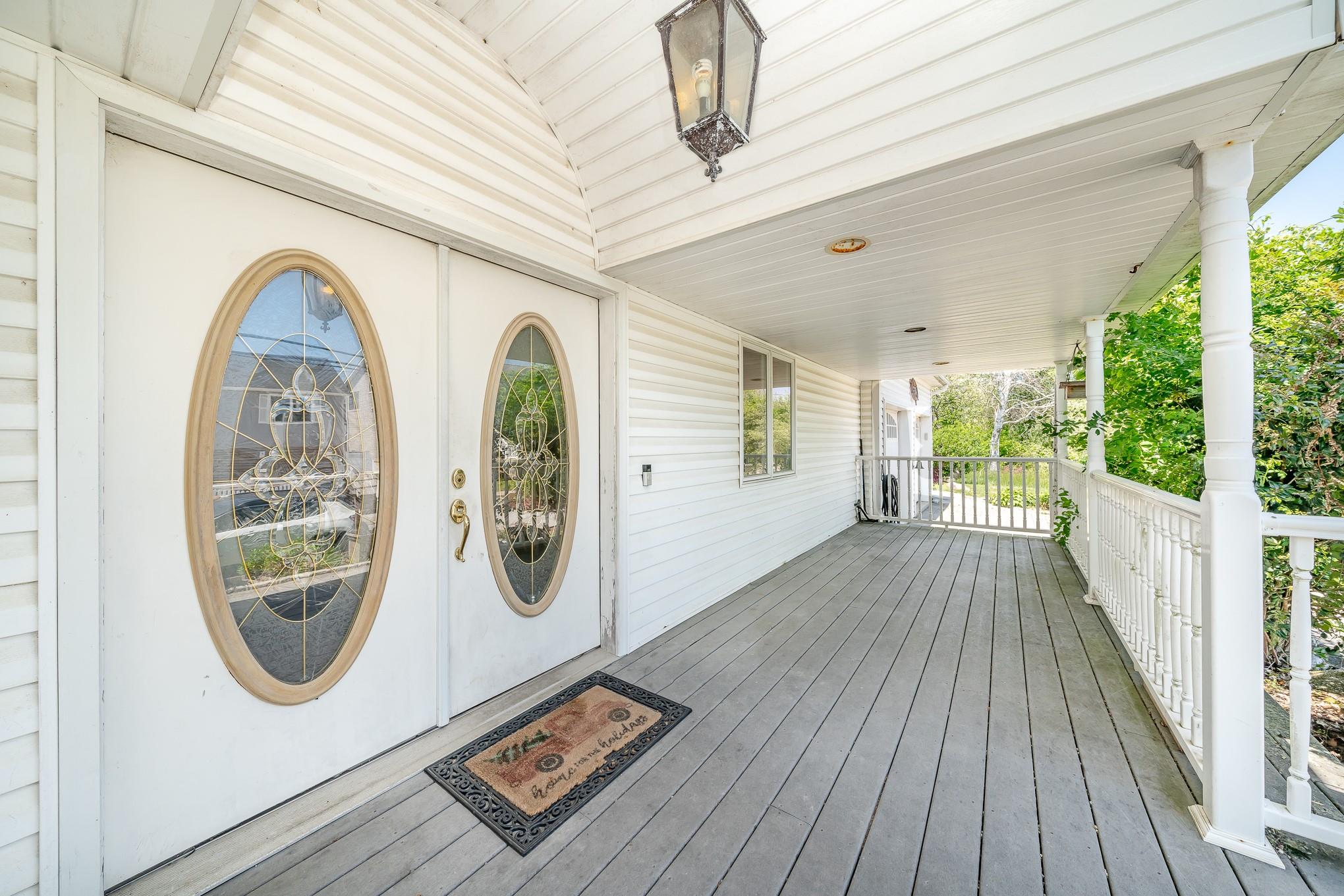 Seaford, New York, 11783, United States, 5 Bedrooms Bedrooms, ,3 BathroomsBathrooms,Residential,For Sale,1943505
