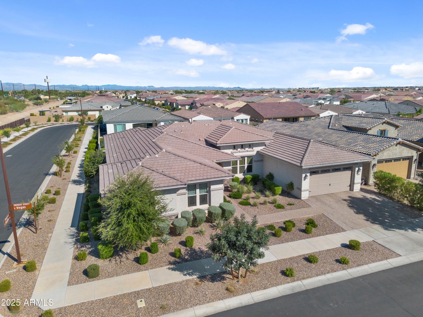 Mesa, Arizona, 85212, United States, 5 Bedrooms Bedrooms, ,5 BathroomsBathrooms,Residential,For Sale,1981050