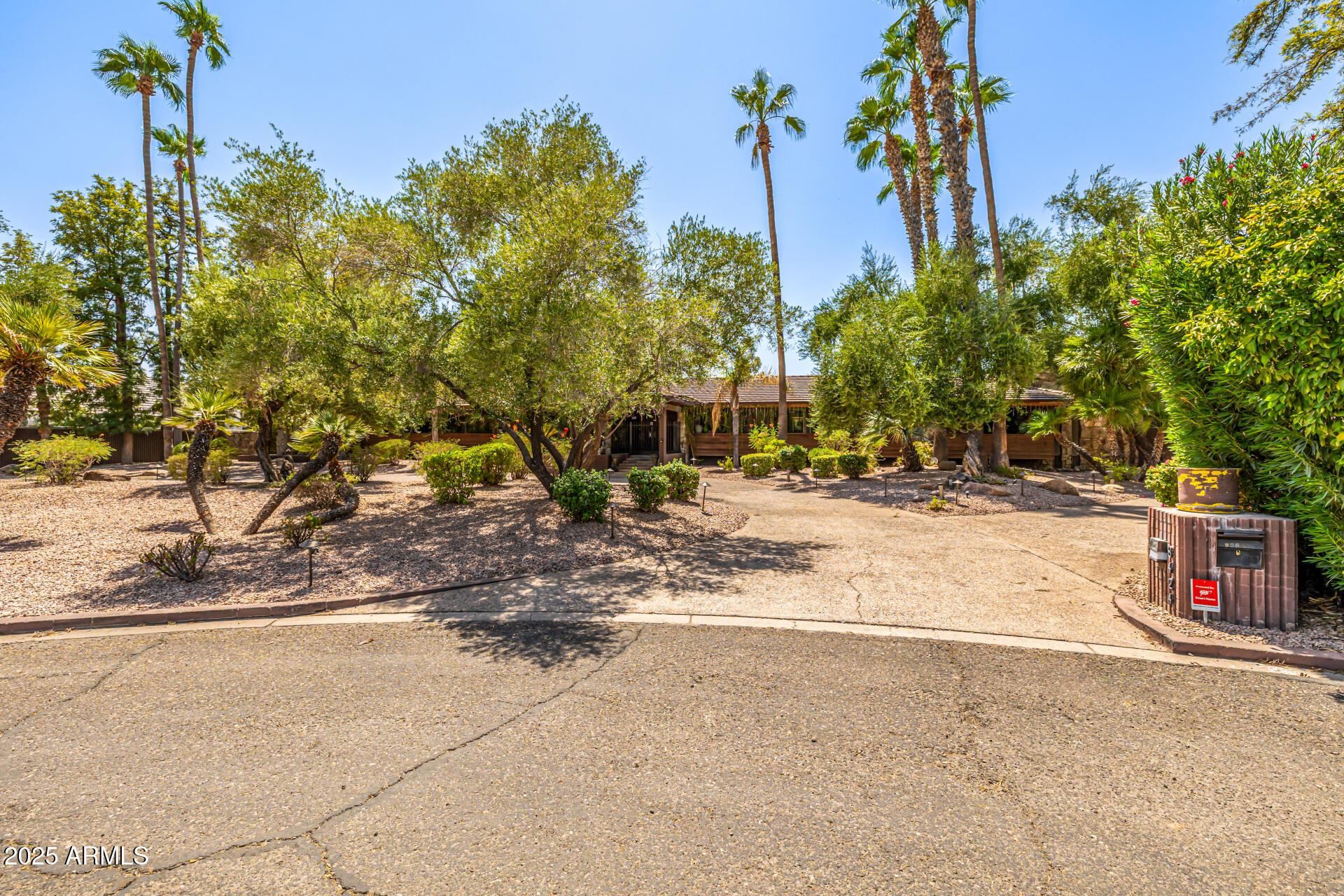 Paradise Valley, Arizona, 85253, United States, 4 Bedrooms Bedrooms, ,8 BathroomsBathrooms,Residential,For Sale,1914345