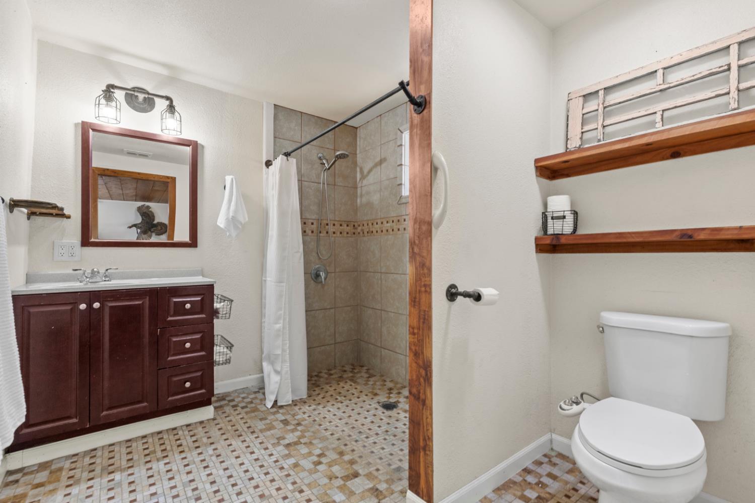 Lincoln, California, 95648, United States, 4 Bedrooms Bedrooms, ,2 BathroomsBathrooms,Residential,For Sale,1999522