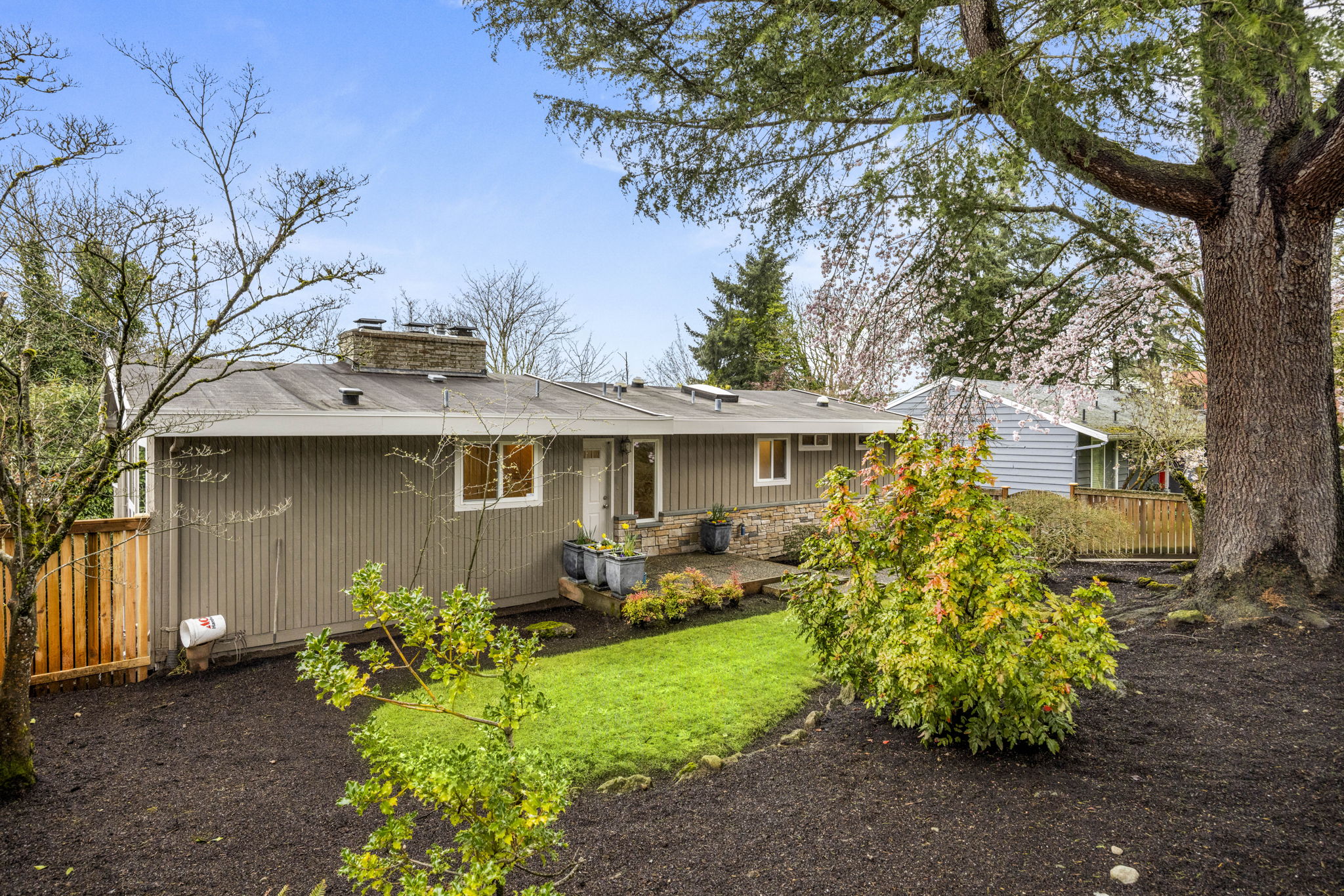  231 105th Ave SE, Bellevue, WA 98004 - 物件實景