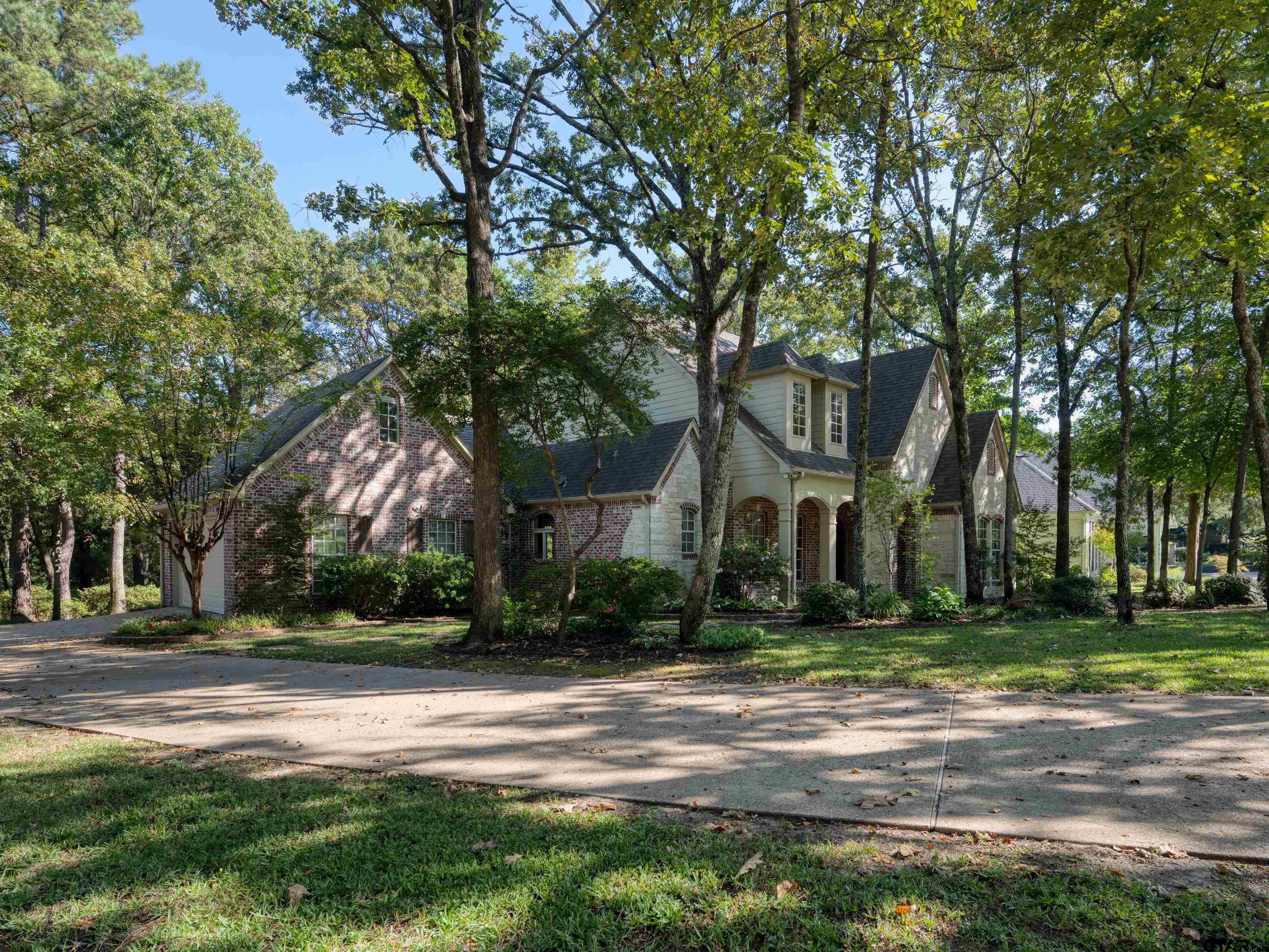 Tyler, Texas, 75703, United States, 4 Bedrooms Bedrooms, ,4 BathroomsBathrooms,Residential,For Sale,1970212