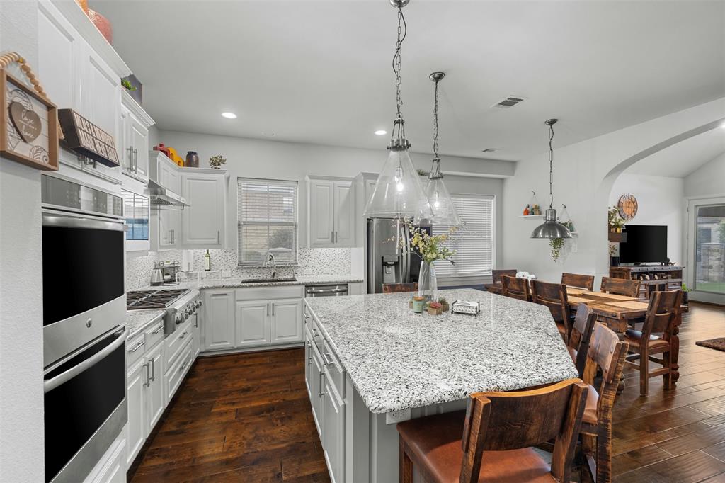 Arlington, Texas, 76005, United States, 4 Bedrooms Bedrooms, ,4 BathroomsBathrooms,Residential,For Sale,1890856