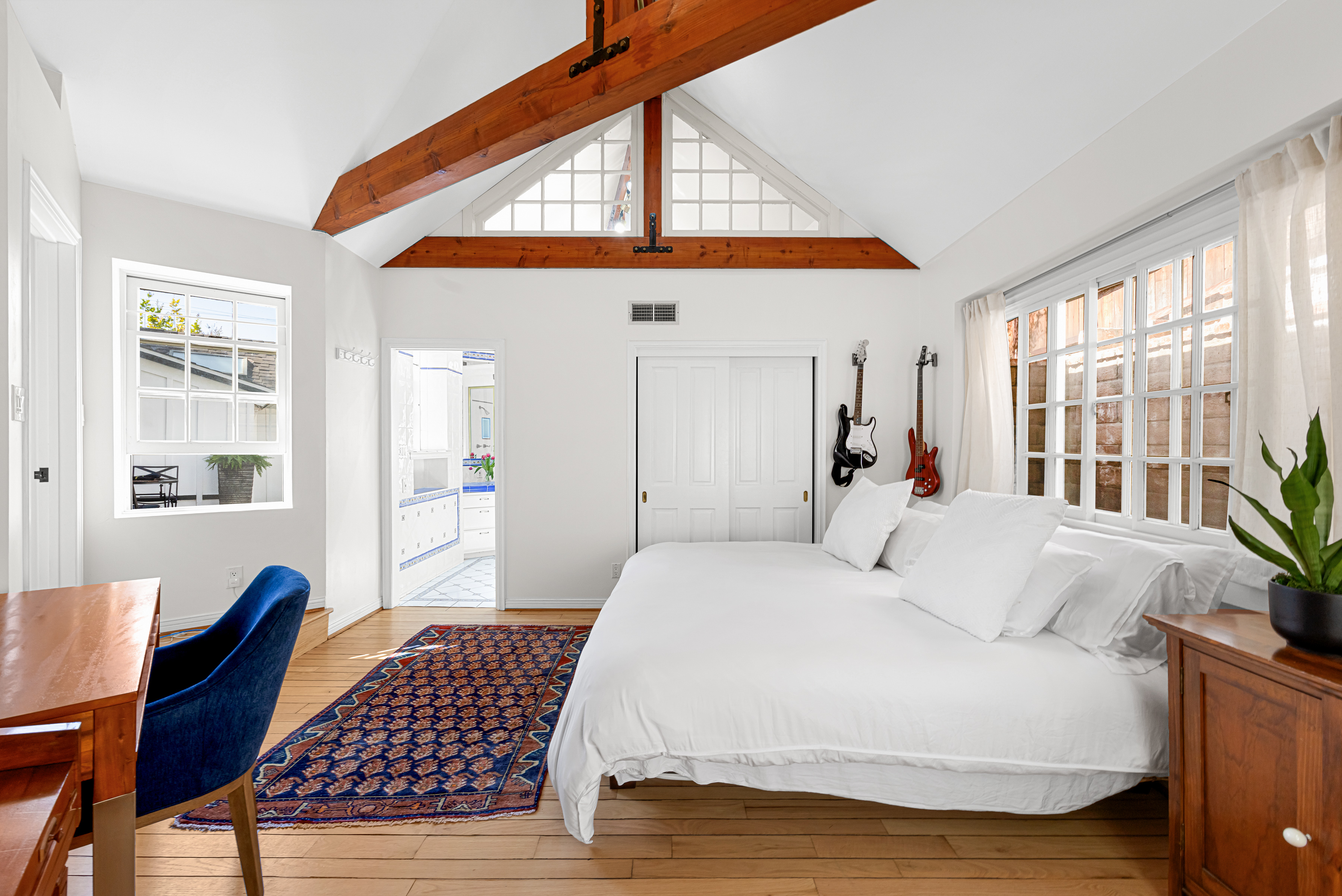  4650 Encino Avenue - 物件實景