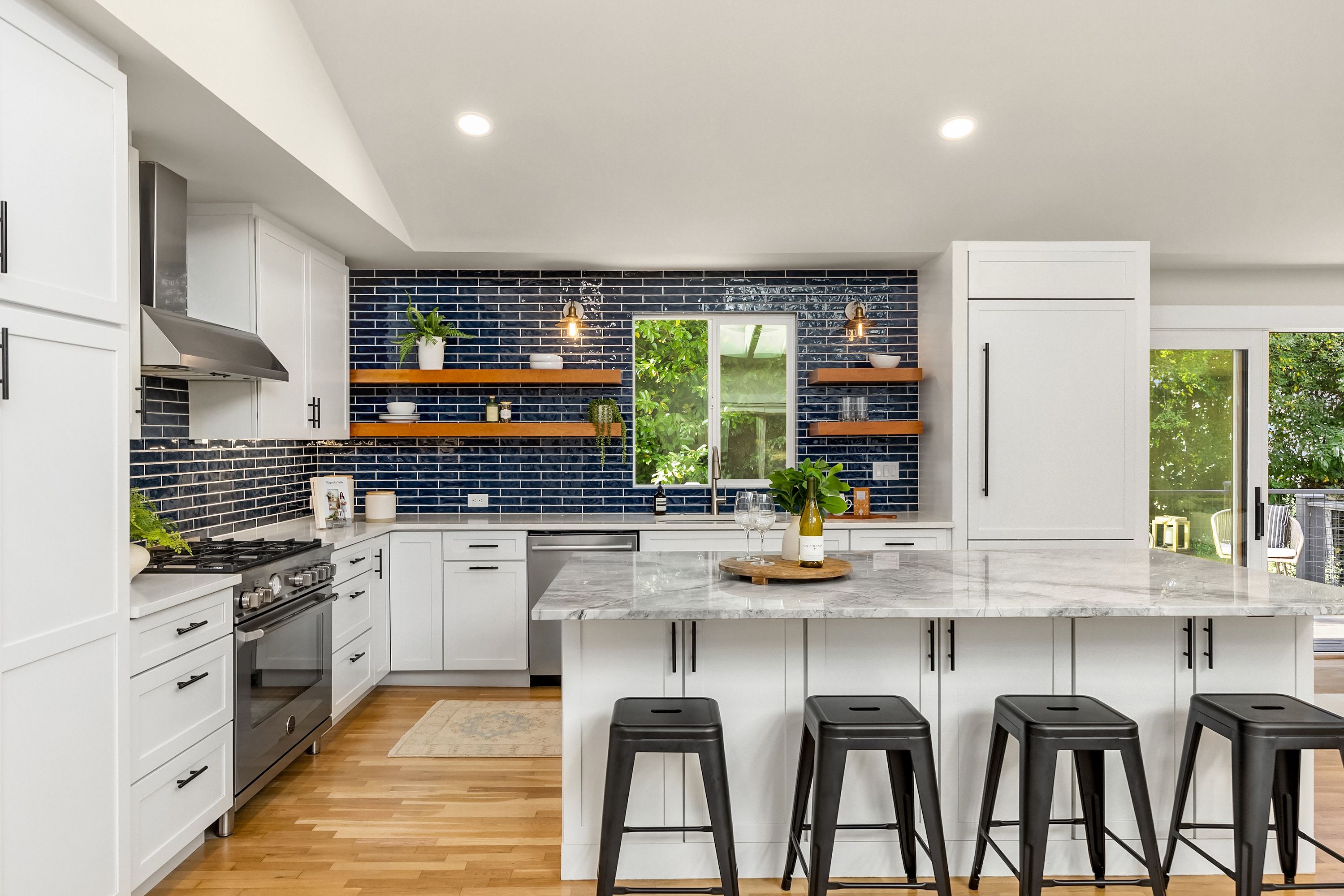  689 Pierce Court Northwest, Bainbridge Island, WA 98110 - 物件實景
