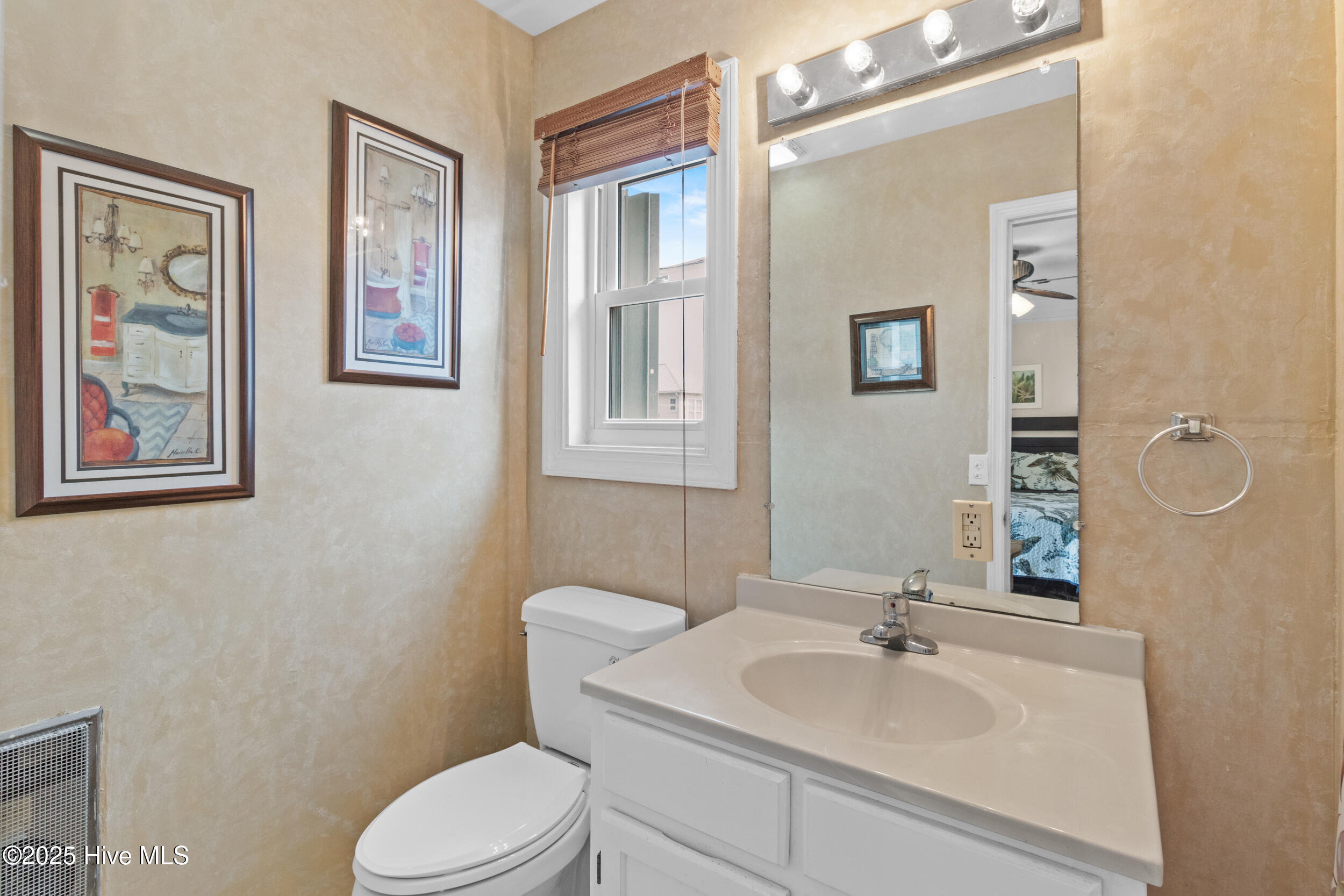 Carolina Beach, North Carolina, 28428, United States, 2 Bedrooms Bedrooms, ,2 BathroomsBathrooms,Residential,For Sale,1976420