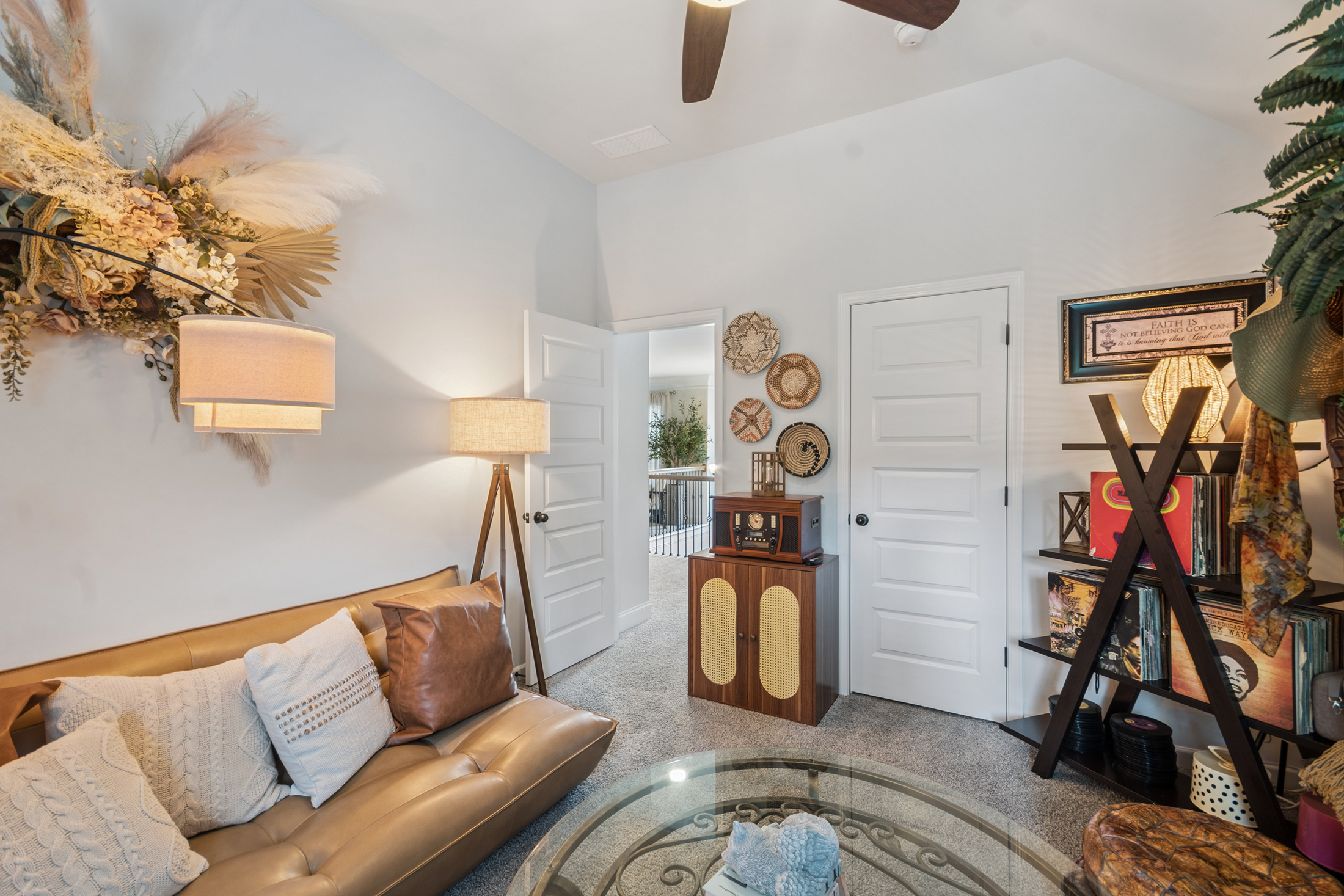  Thoughtfully Designed Home in Private, Nine Oaks Neighborhood - 物件實景