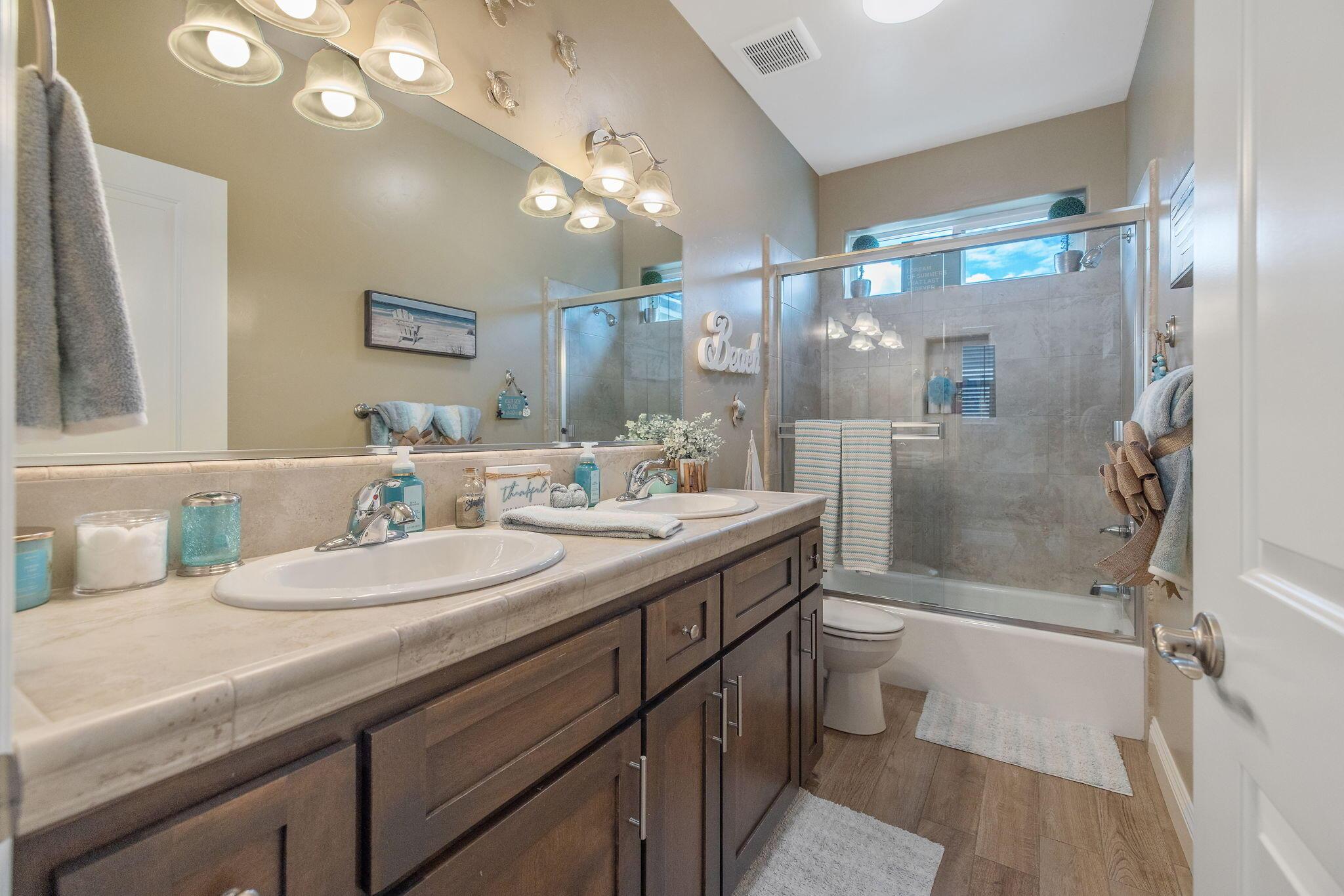 Visalia, California, 93292, United States, 4 Bedrooms Bedrooms, ,2 BathroomsBathrooms,Residential,For Sale,1995431