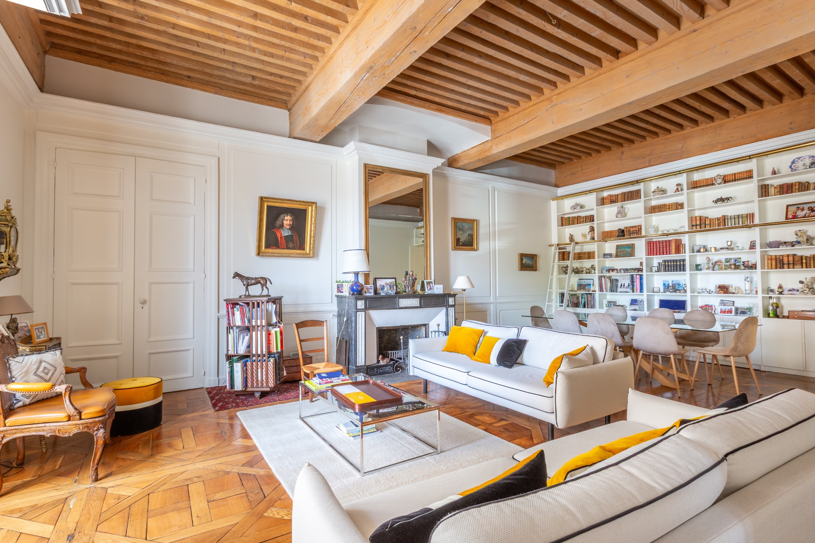  Character Apartment – Elegance, Generous Volumes & Exceptional Features - 物件實景