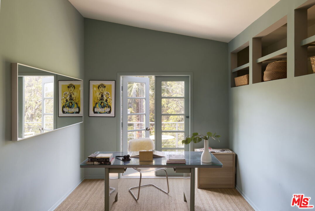 Los Angeles, California, 90068, United States, 3 Bedrooms Bedrooms, ,4 BathroomsBathrooms,Residential,For Sale,1839885