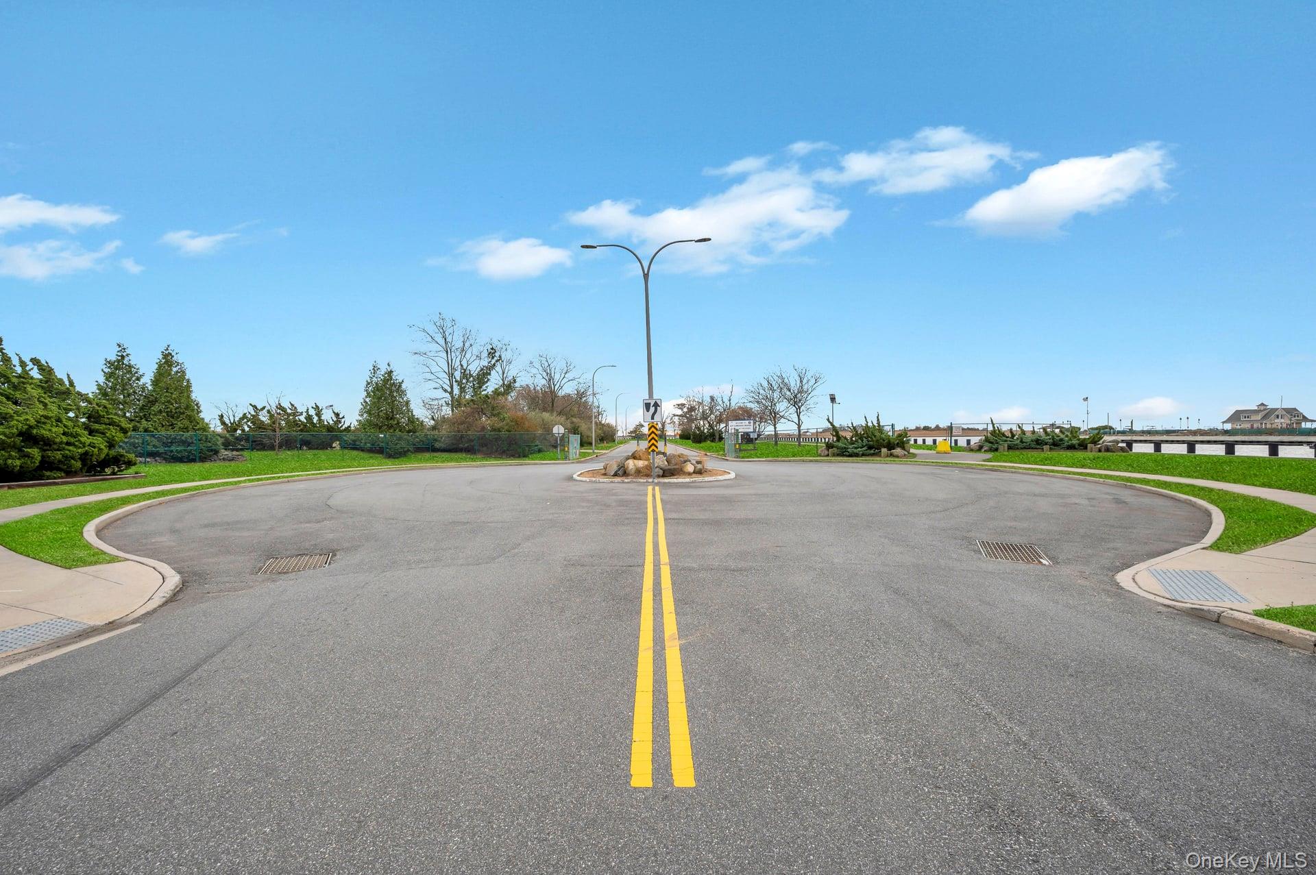 Freeport, New York, 11520, United States, 3 Bedrooms Bedrooms, ,2 BathroomsBathrooms,Residential,For Sale,1998348