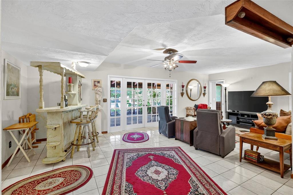 Seminole, Florida, 33776, United States, 3 Bedrooms Bedrooms, ,3 BathroomsBathrooms,Residential,For Sale,1989407