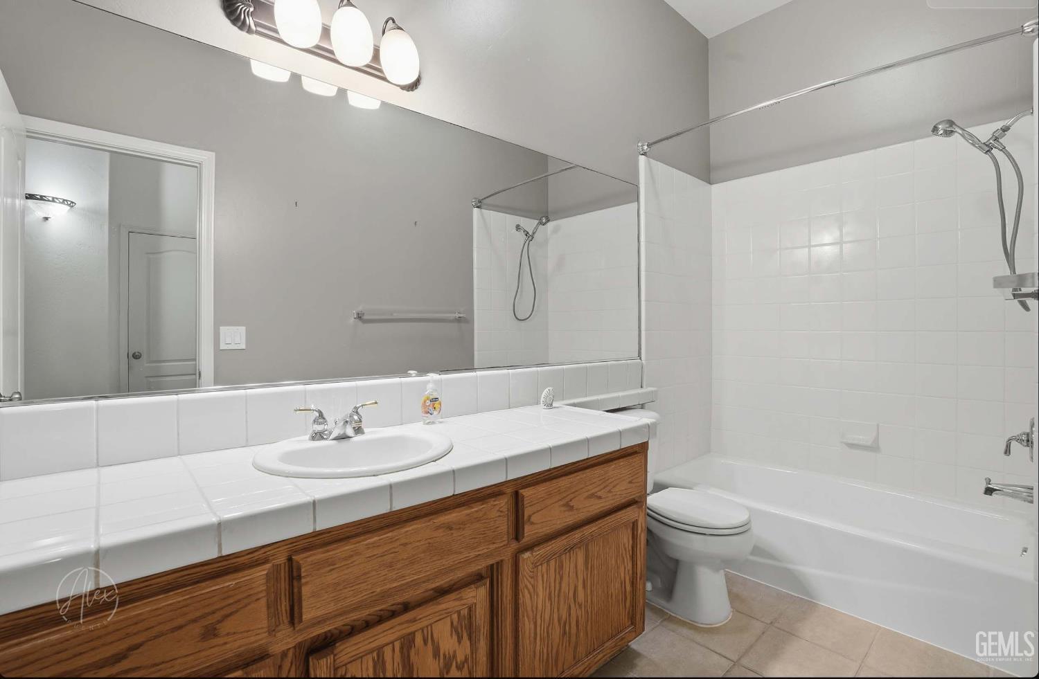 Bakersfield, California, 93314, United States, 5 Bedrooms Bedrooms, ,3 BathroomsBathrooms,Residential,For Sale,2012107