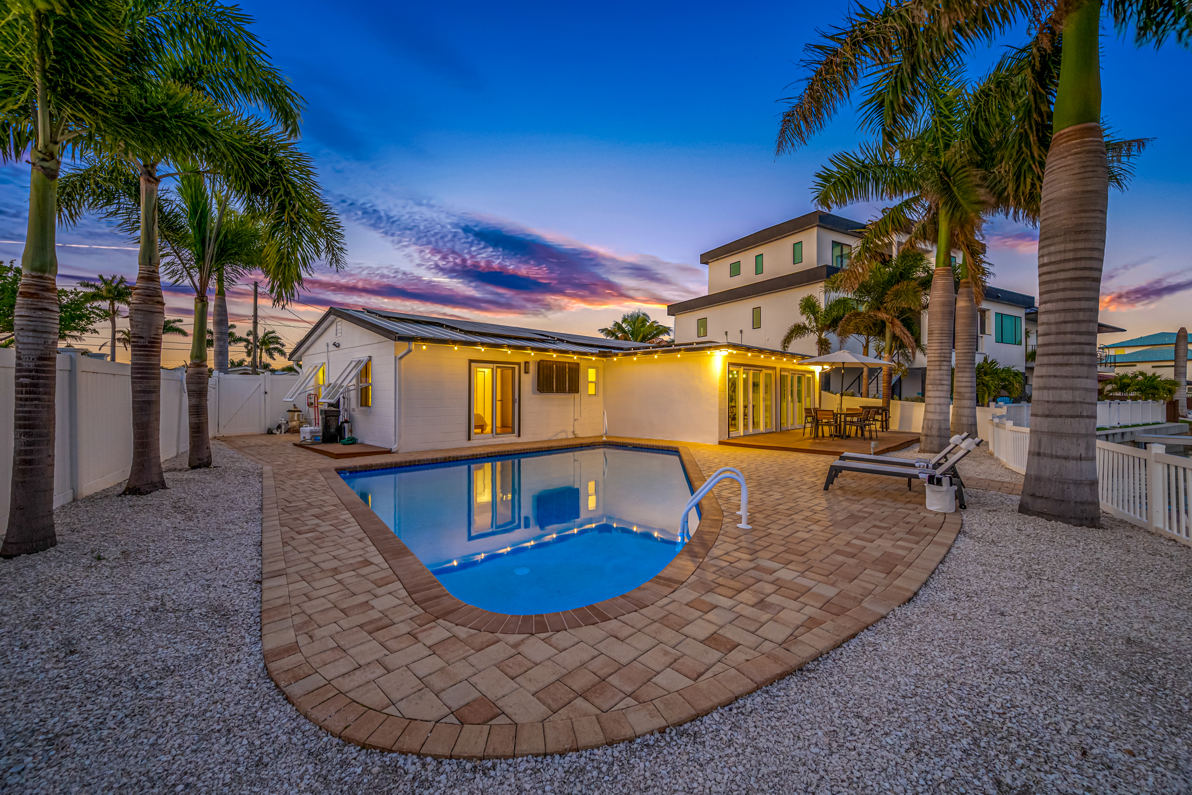 St Petersburg, Florida, 33707, United States, 3 Bedrooms Bedrooms, ,2 BathroomsBathrooms,Residential,For Sale,2034838
