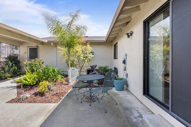 Hollister, California, 95023, United States, 3 Bedrooms Bedrooms, ,2 BathroomsBathrooms,Residential,For Sale,1882231