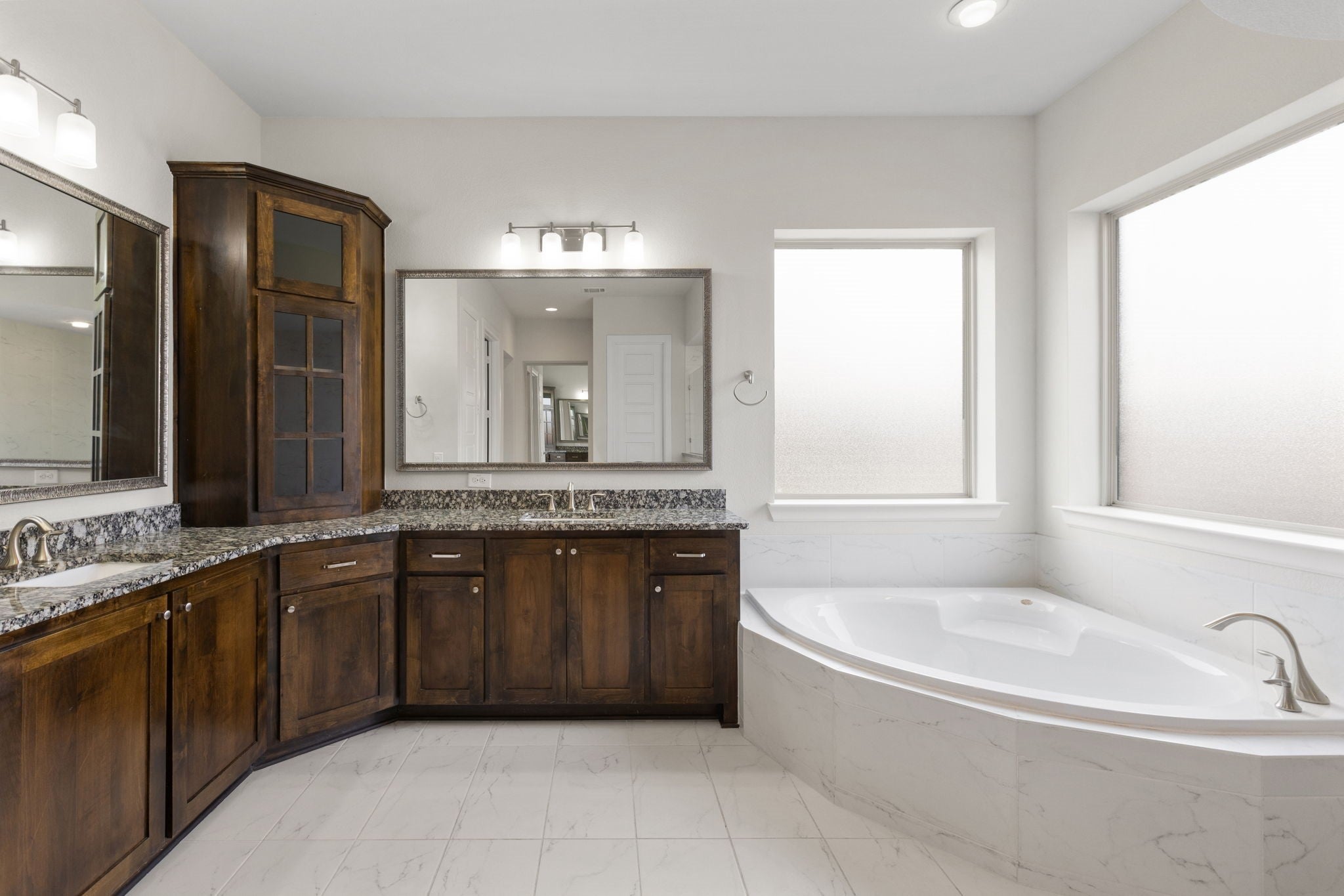 Mansfield, Texas, 76063, United States, 4 Bedrooms Bedrooms, ,4 BathroomsBathrooms,Residential,For Sale,1979956