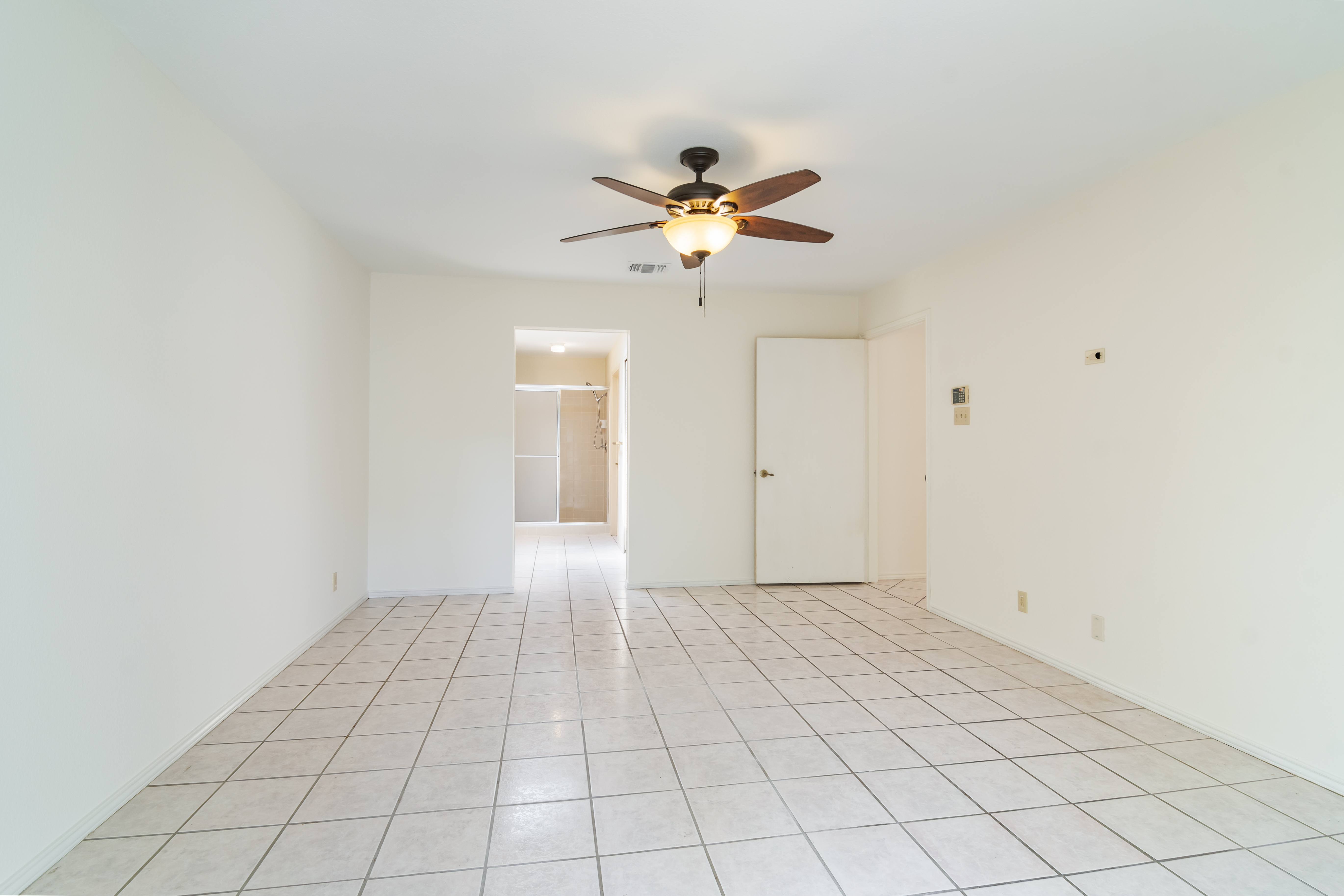  Spacious Woodridge Gem with Fireplace - 物件實景