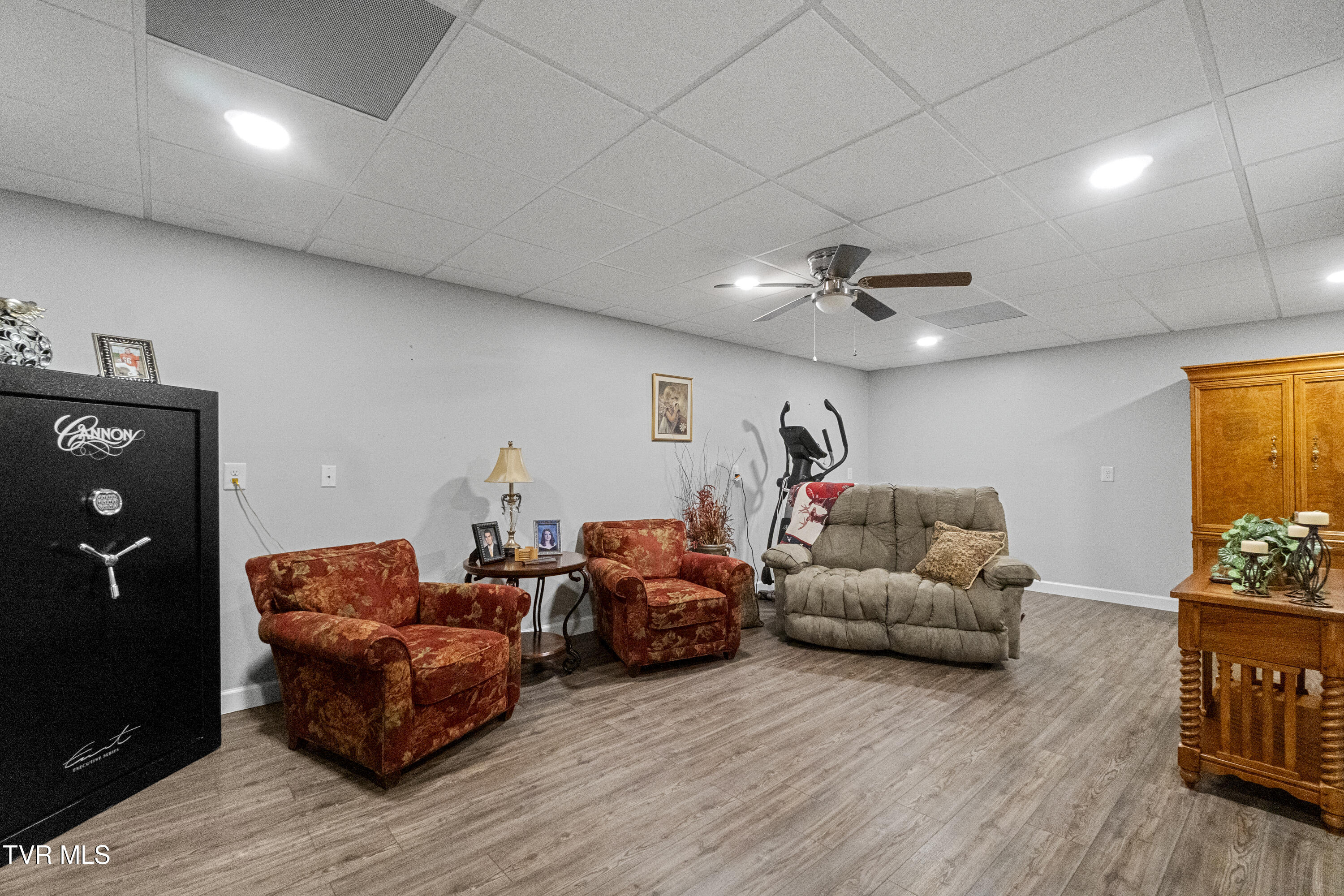 Greeneville, Tennessee, 37745, United States, 5 Bedrooms Bedrooms, ,5 BathroomsBathrooms,Residential,For Sale,2012581