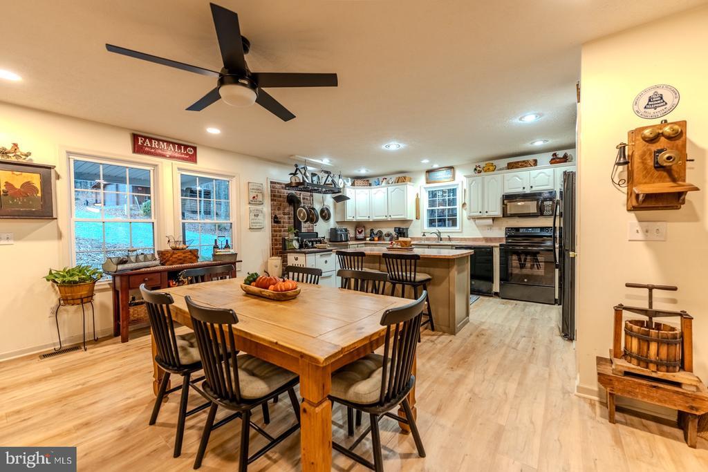 Paw Paw, West Virginia, 25434, United States, 3 Bedrooms Bedrooms, ,3 BathroomsBathrooms,Residential,For Sale,1989238