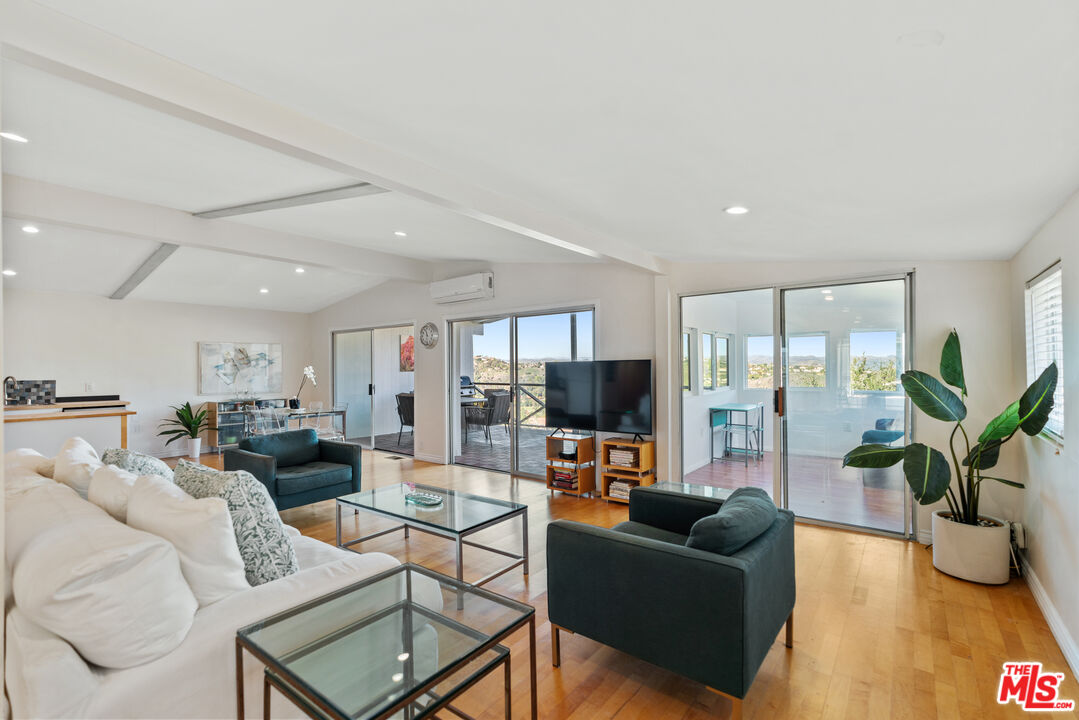 Calabasas, California, 91302, United States, 4 Bedrooms Bedrooms, ,4 BathroomsBathrooms,Residential,For Sale,2002110