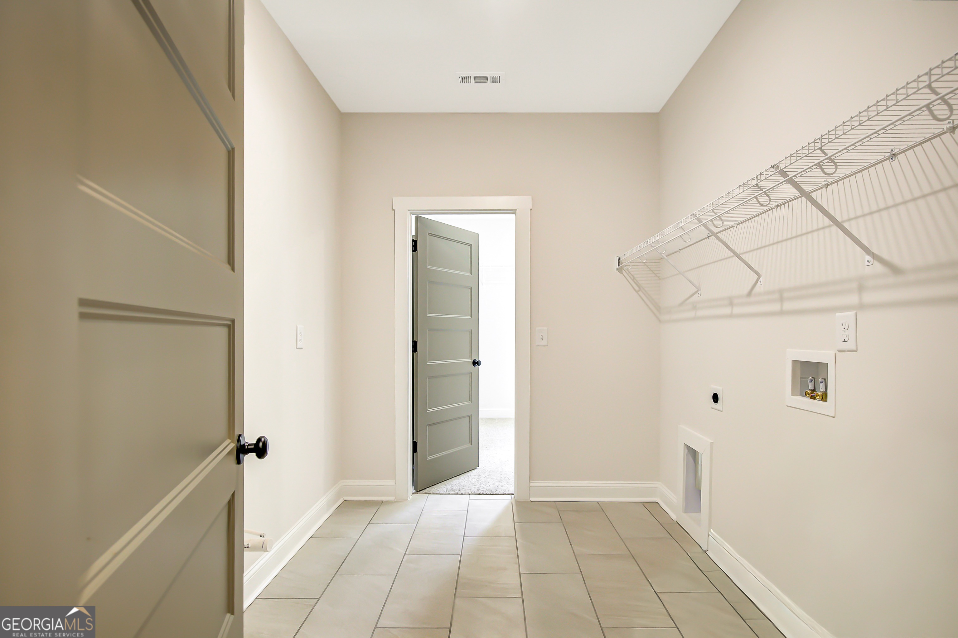 Senoia, Georgia, 30276, United States, 5 Bedrooms Bedrooms, ,4 BathroomsBathrooms,Residential,For Sale,1901806