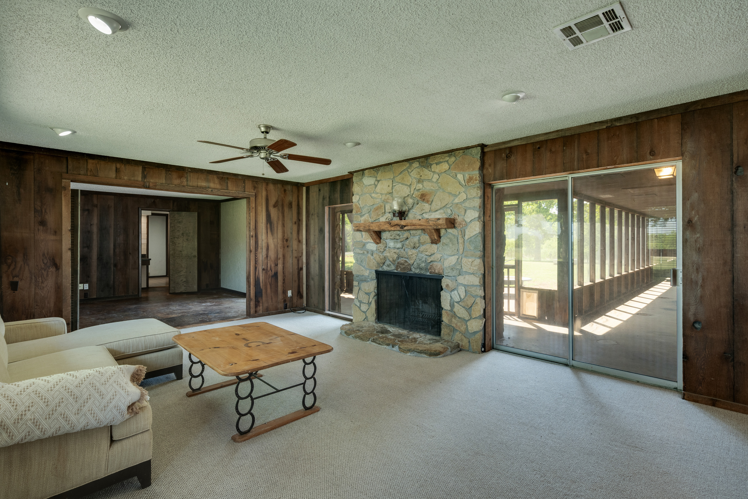  Ranch Style Rock Home on Private 80 Acres - 物件實景
