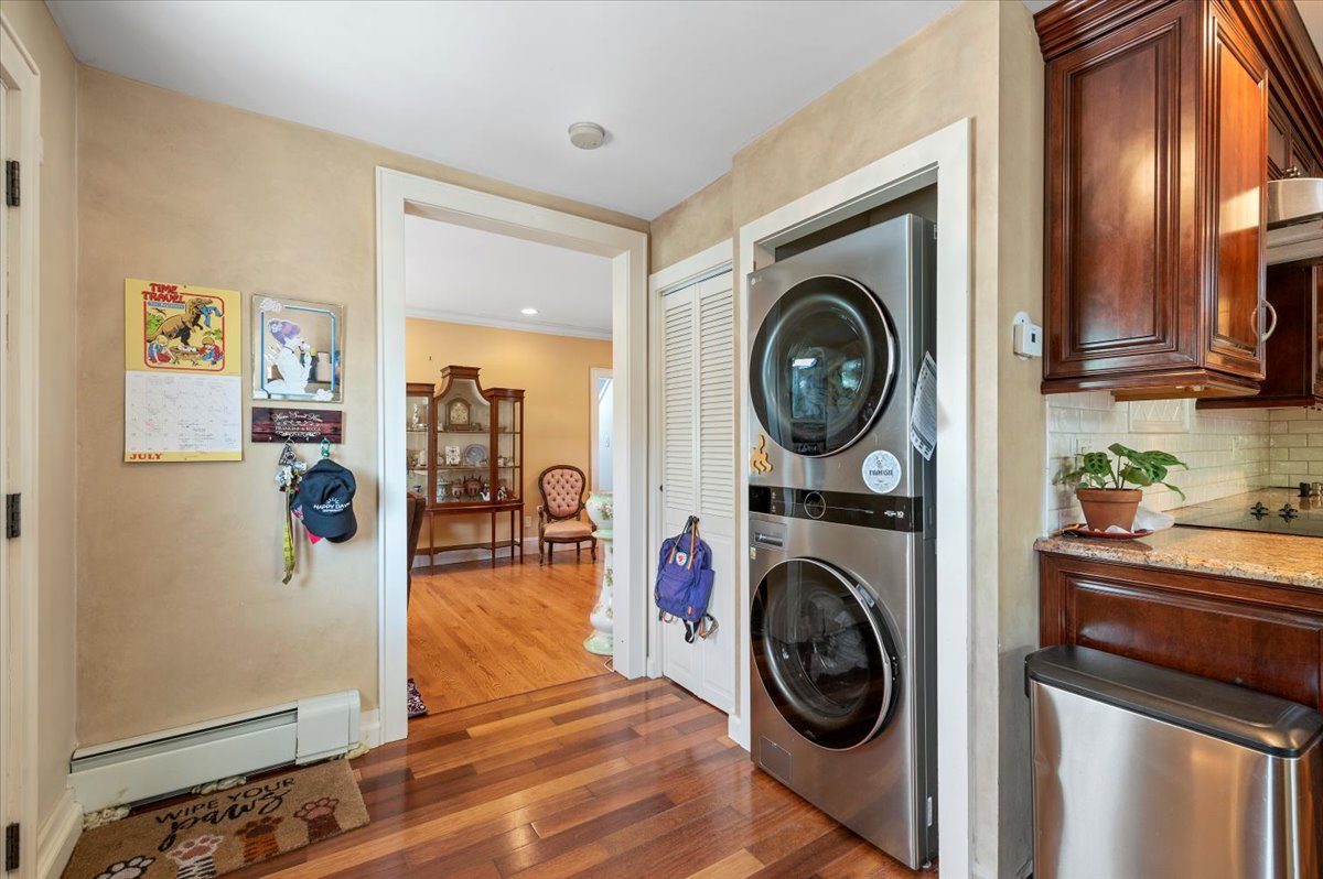 Amityville, New York, 11701, United States, 3 Bedrooms Bedrooms, ,3 BathroomsBathrooms,Residential,For Sale,1944957