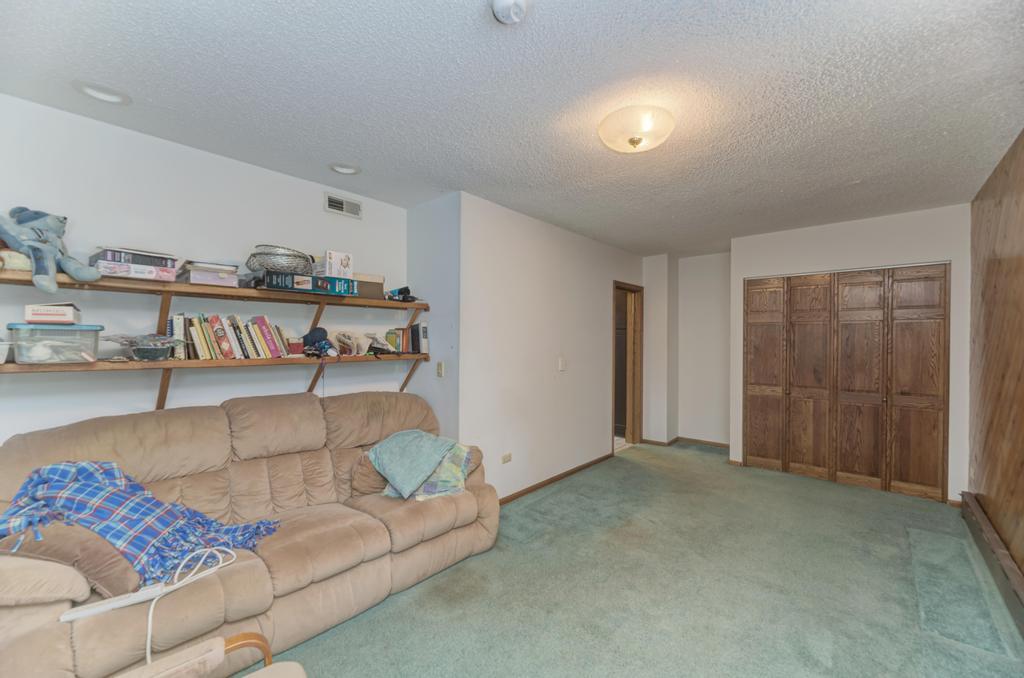 Keeneyville, Illinois, 60172, United States, 4 Bedrooms Bedrooms, ,4 BathroomsBathrooms,Residential,For Sale,1995437