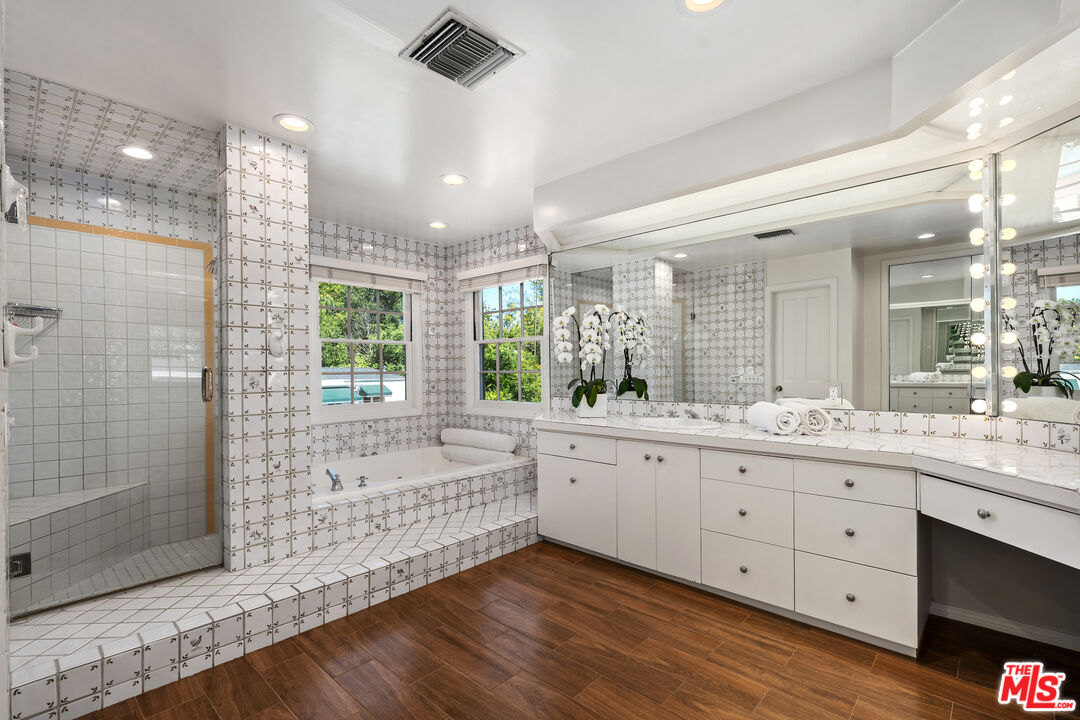 Los Angeles, California, 90024, United States, 6 Bedrooms Bedrooms, ,6 BathroomsBathrooms,Residential,For Sale,1925414