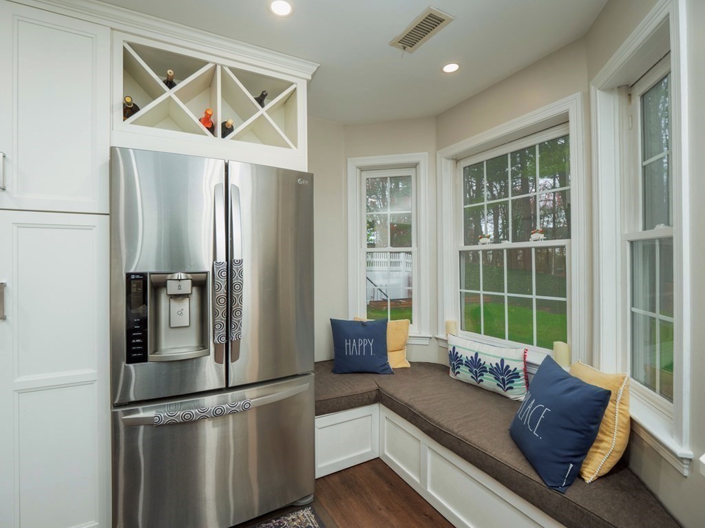 Walpole, Massachusetts, 02081, United States, 5 Bedrooms Bedrooms, ,3 BathroomsBathrooms,Residential,For Sale,1830559