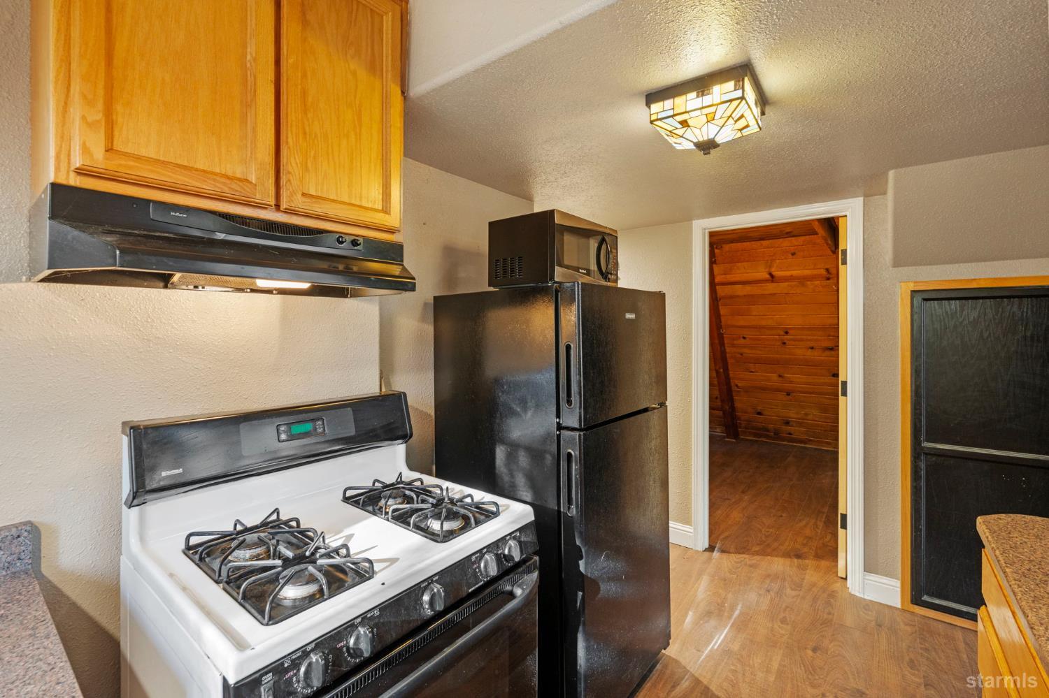 South Lake Tahoe, California, 96150, United States, 2 Bedrooms Bedrooms, ,1 BathroomBathrooms,Residential,For Sale,1999589