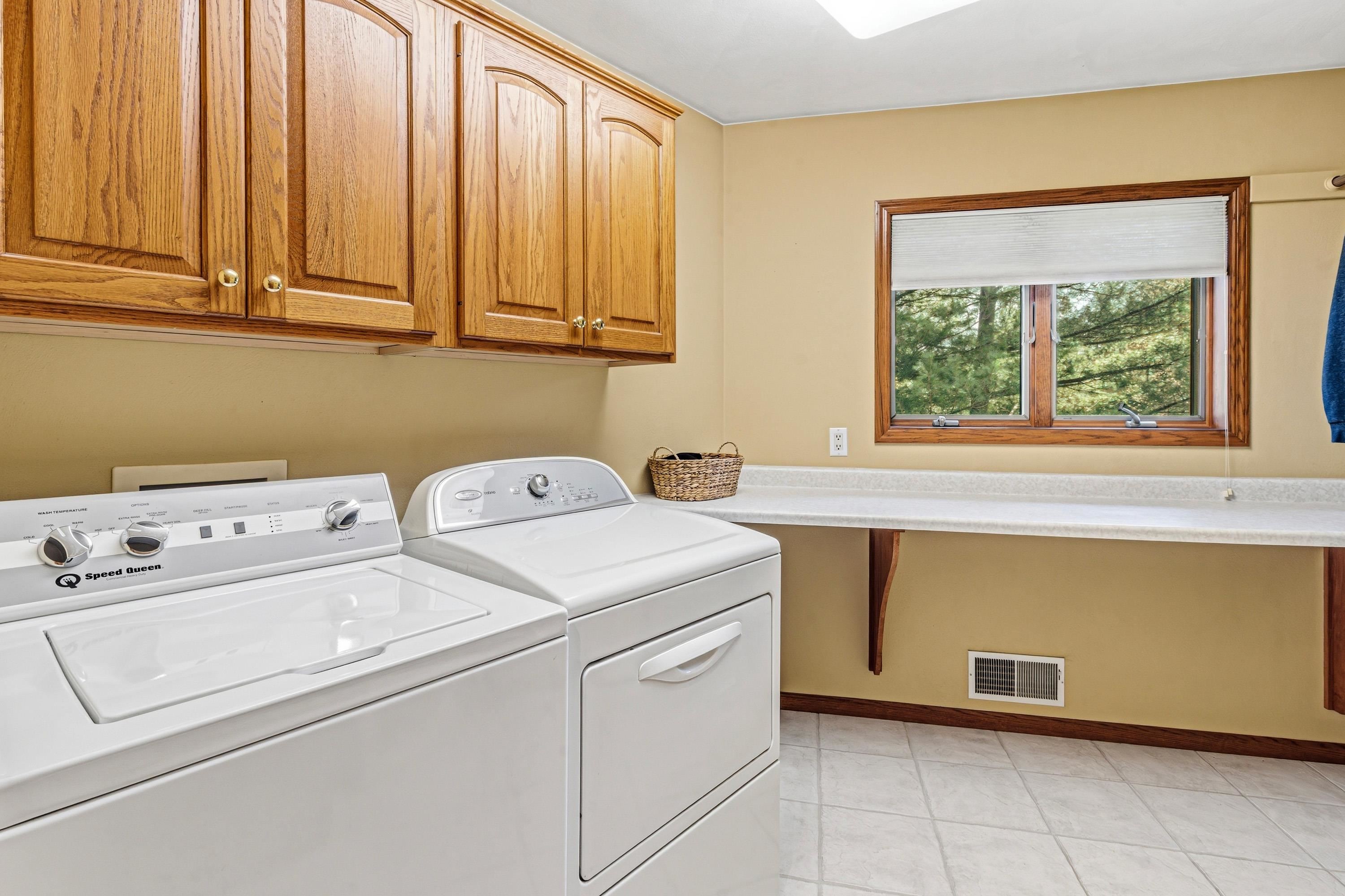 Spring Green, Wisconsin, 53588, United States, 4 Bedrooms Bedrooms, ,4 BathroomsBathrooms,Residential,For Sale,2040175