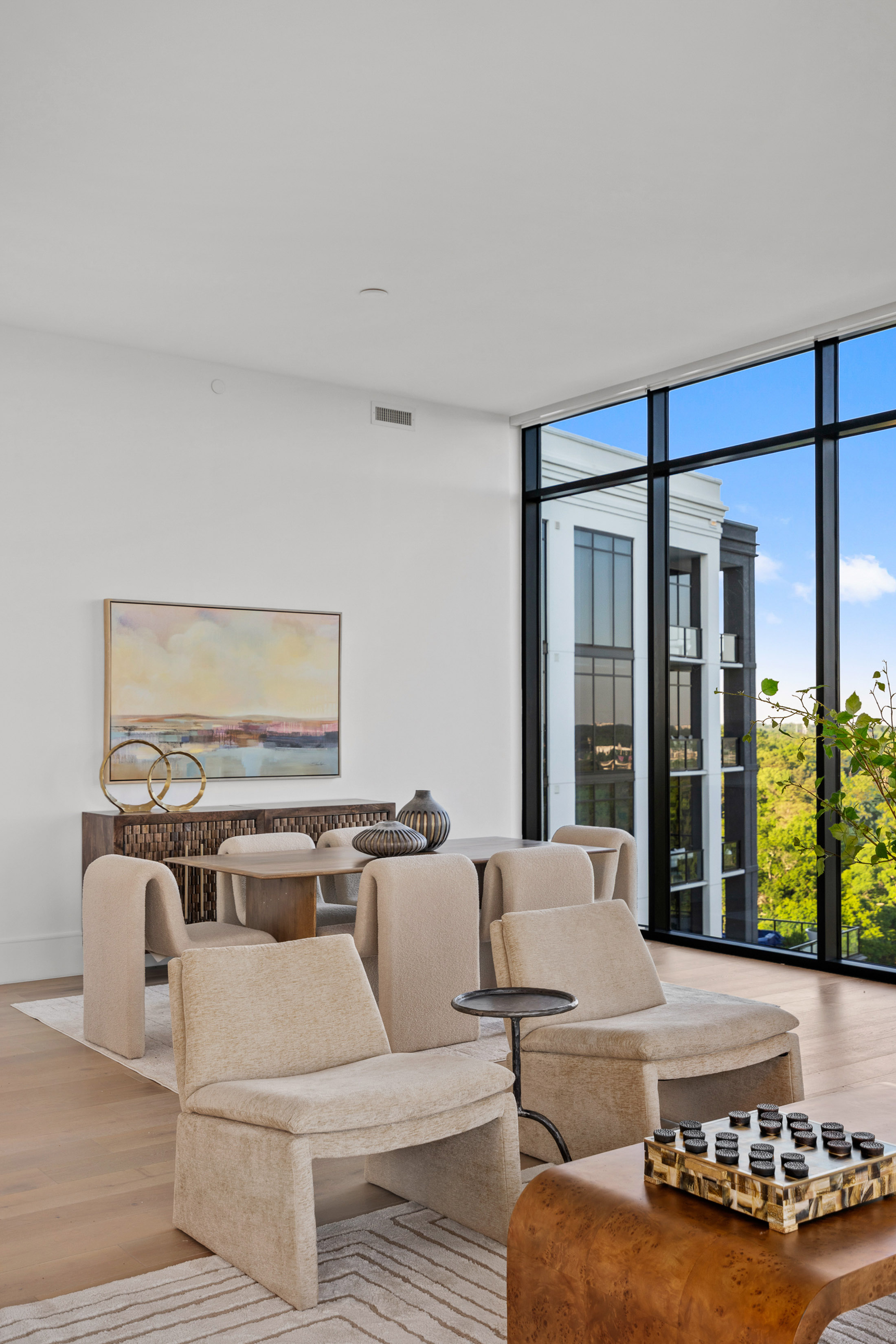  Stunning 17th Floor Corner Unit with Architectural Upgrades - 物件實景