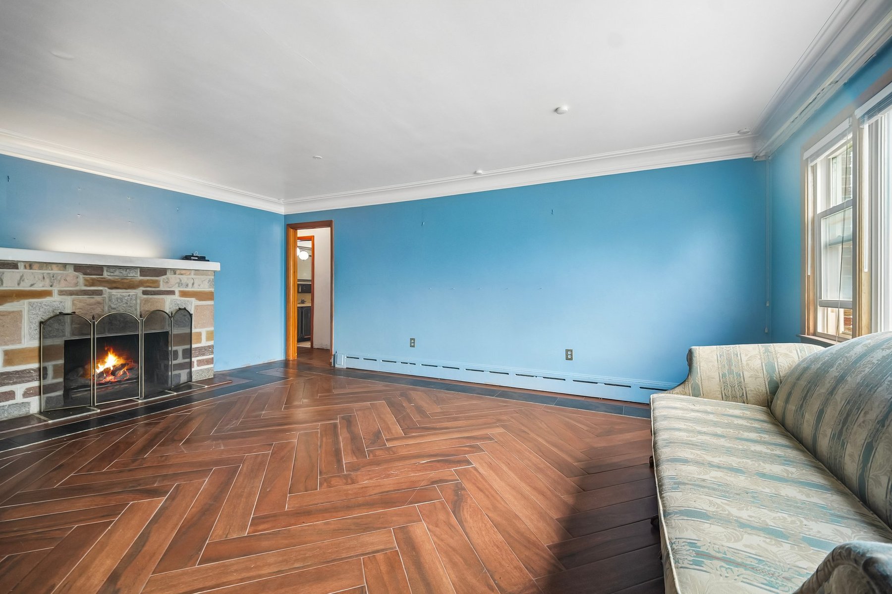  Charming Brick Ranch Home Ready for Your Vision - 物件實景