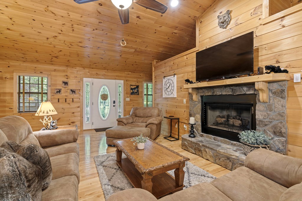 Blue Ridge, Georgia, 30513, United States, 3 Bedrooms Bedrooms, ,3 BathroomsBathrooms,Residential,For Sale,1980618