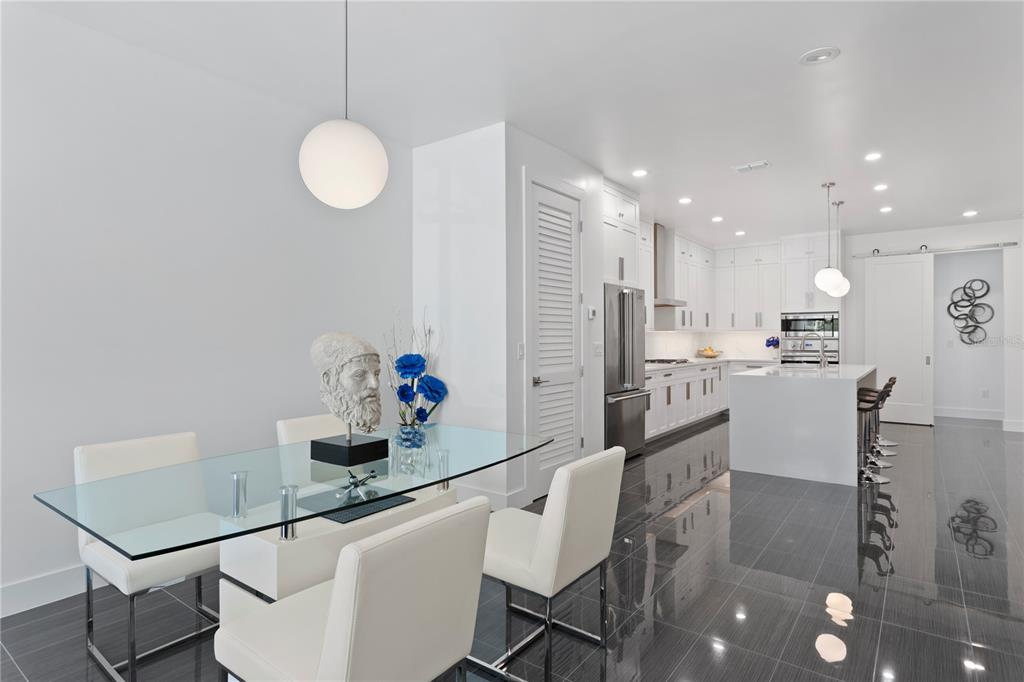 Tampa, Florida, 33606, United States, 4 Bedrooms Bedrooms, ,3 BathroomsBathrooms,Residential,For Sale,1998120