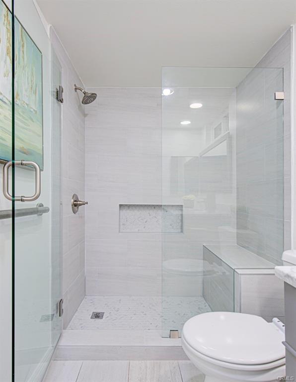 Laguna Woods, California, 92637, United States, 2 Bedrooms Bedrooms, ,1 BathroomBathrooms,Residential,For Sale,1999201