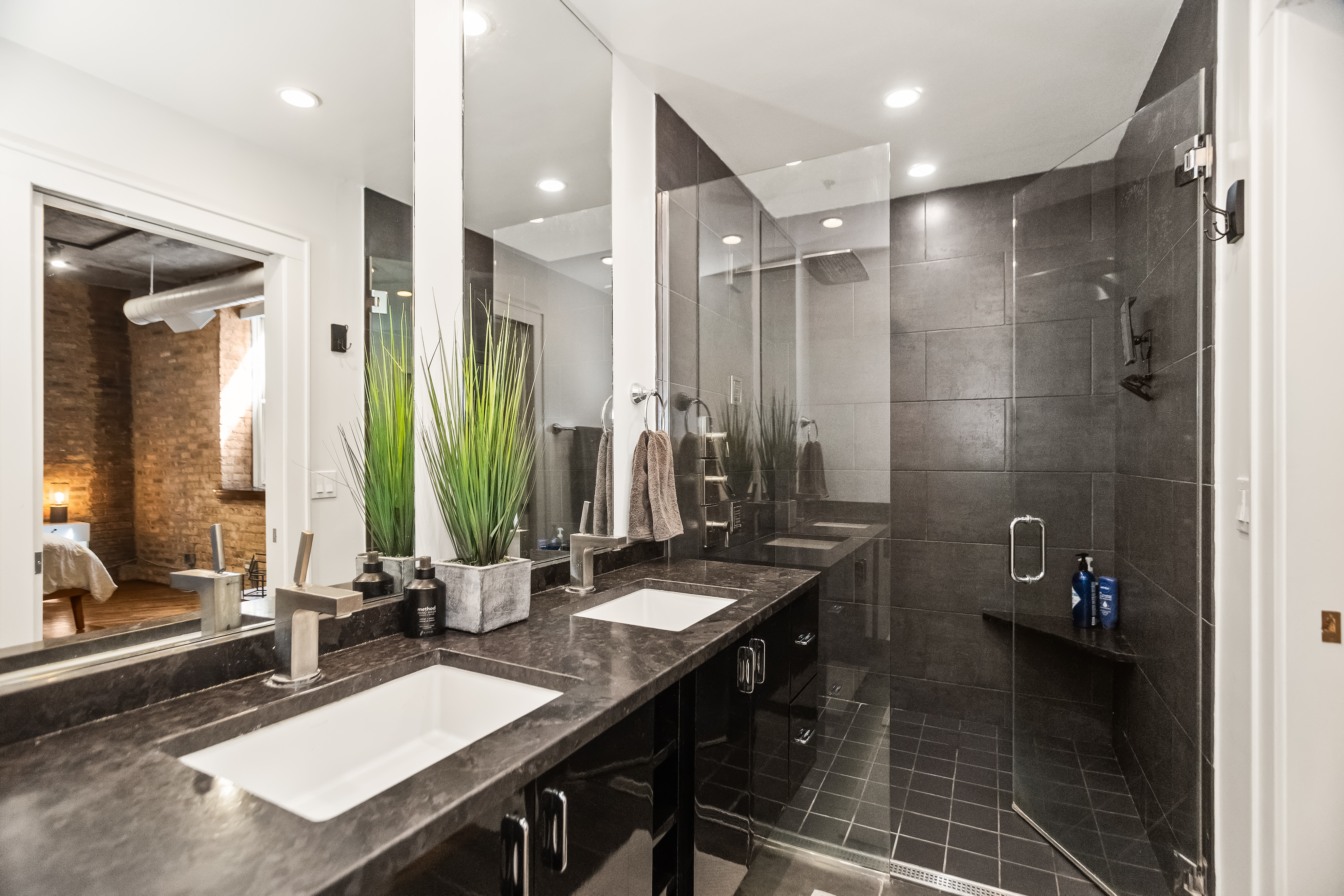  Multi-level Space Blends authentic Industrial-chic Character with Modern Comfort - 物件實景
