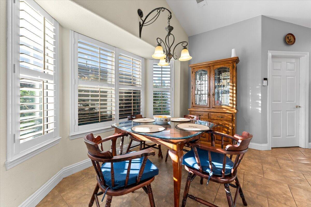 Redding, California, 96001, United States, 3 Bedrooms Bedrooms, ,2 BathroomsBathrooms,Residential,For Sale,1949690