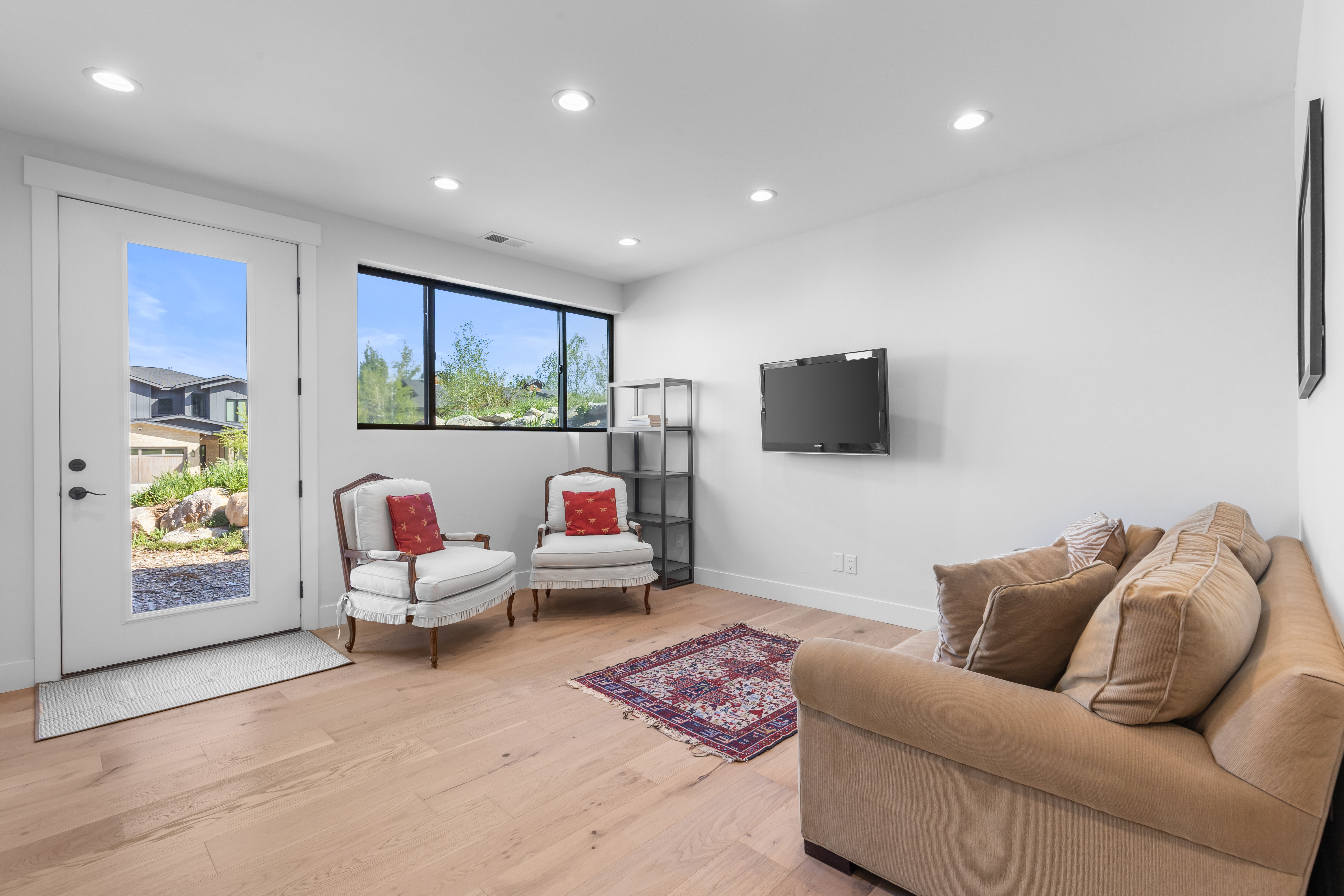  MODERN FISH CREEK AREA HOME - 物件實景