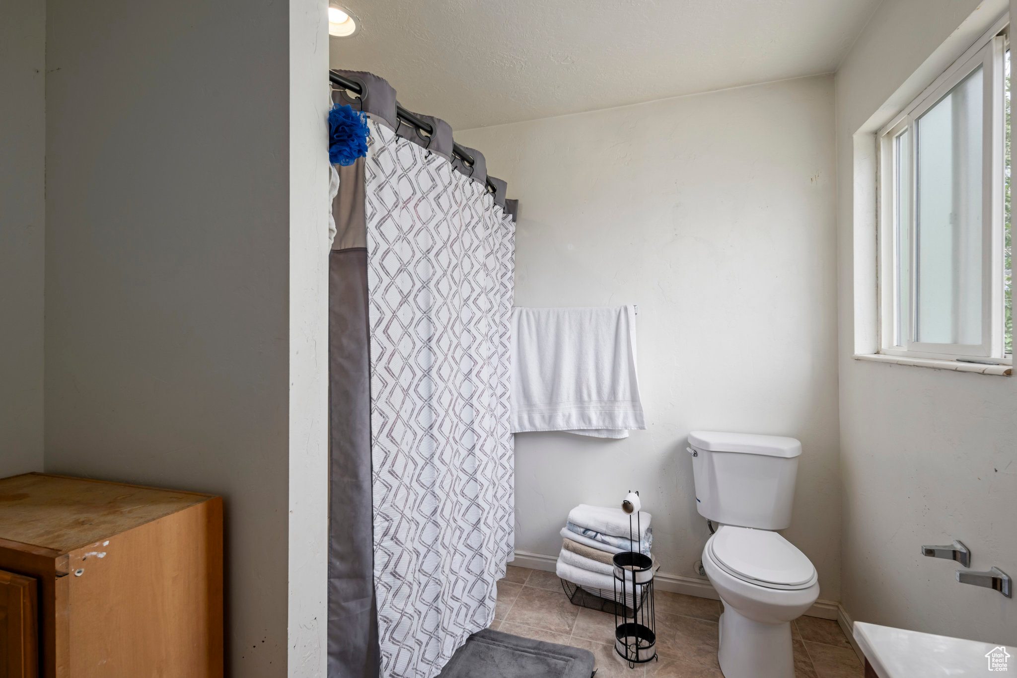West Valley City, Utah, 84120, United States, 5 Bedrooms Bedrooms, ,2 BathroomsBathrooms,Residential,For Sale,1906860