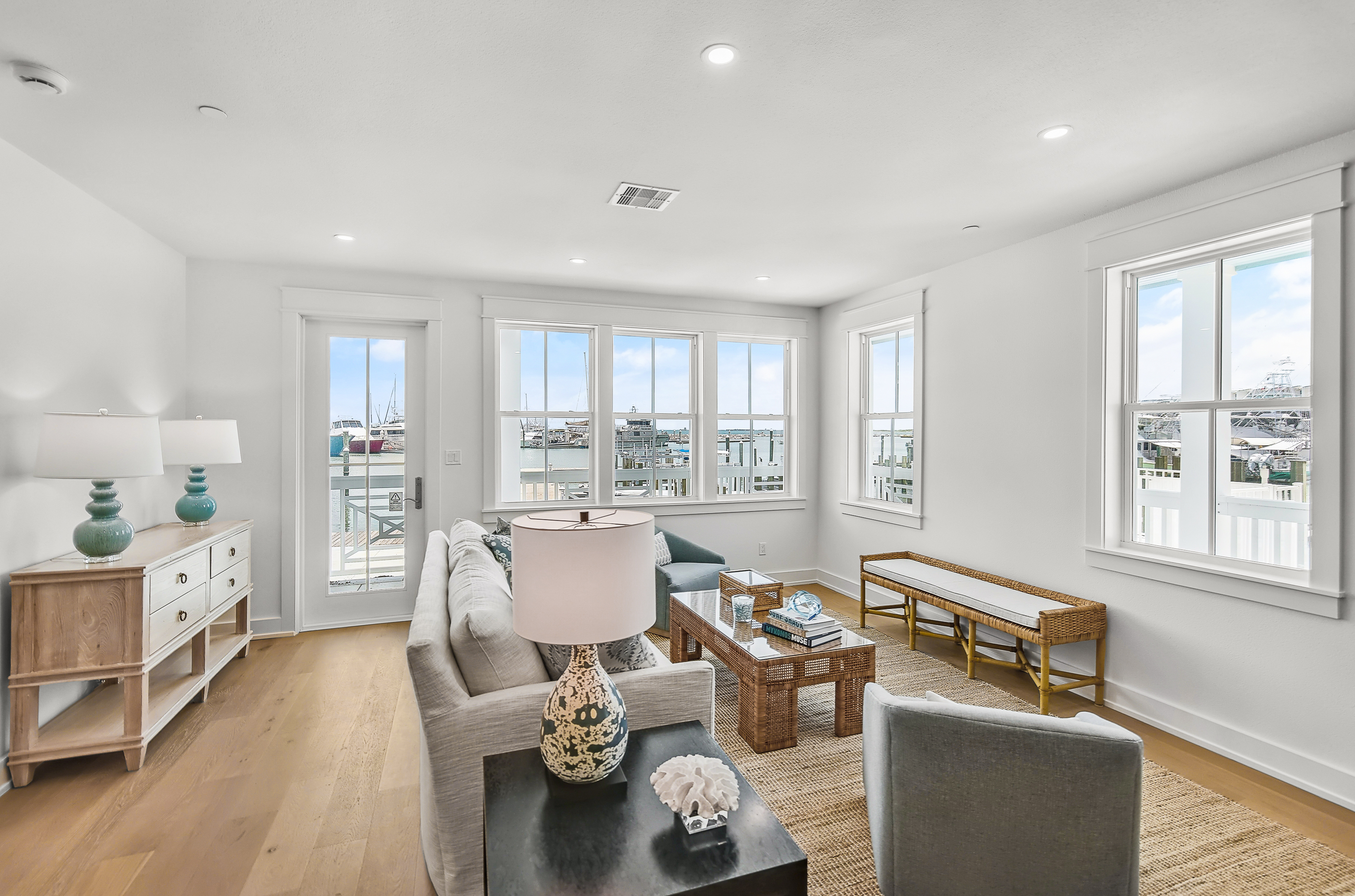  Coastal Elegance Meets Waterfront Living - 物件實景