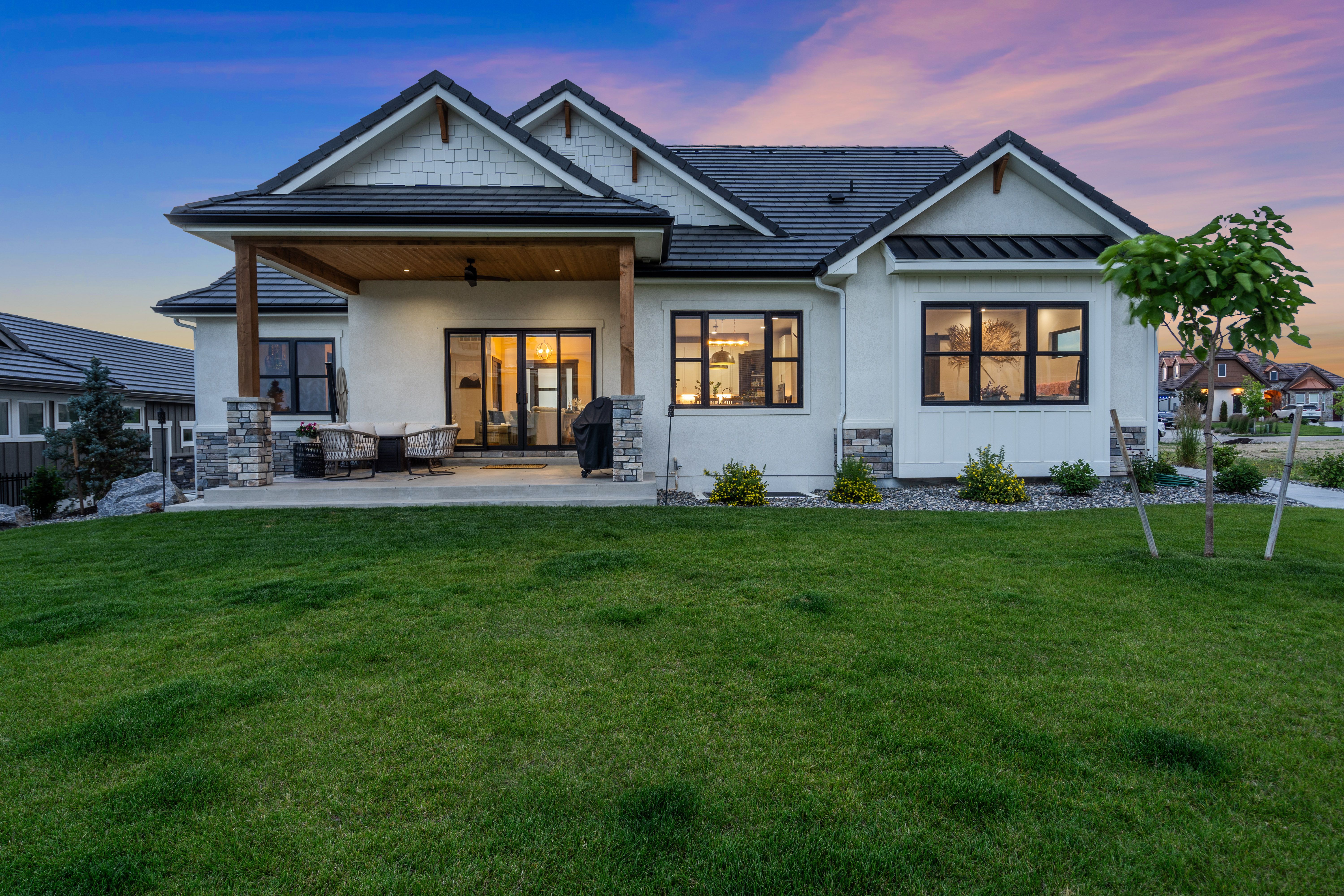  Discover Redefined Living in this Beautifully Designed Home - 物件實景