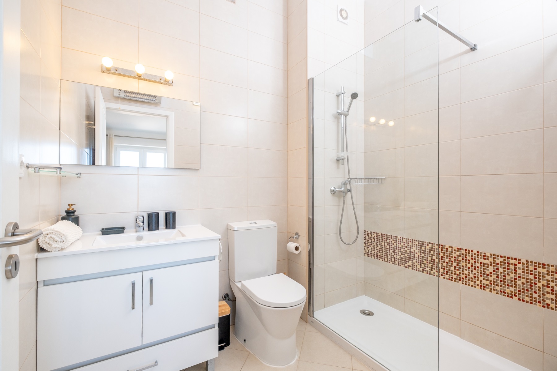  Semi-detached house, 3 bedrooms, for Sale - 物件實景