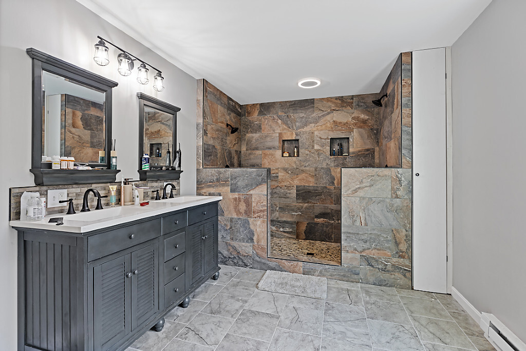 Madison, Maine, 04950, United States, 3 Bedrooms Bedrooms, ,3 BathroomsBathrooms,Residential,For Sale,1898697