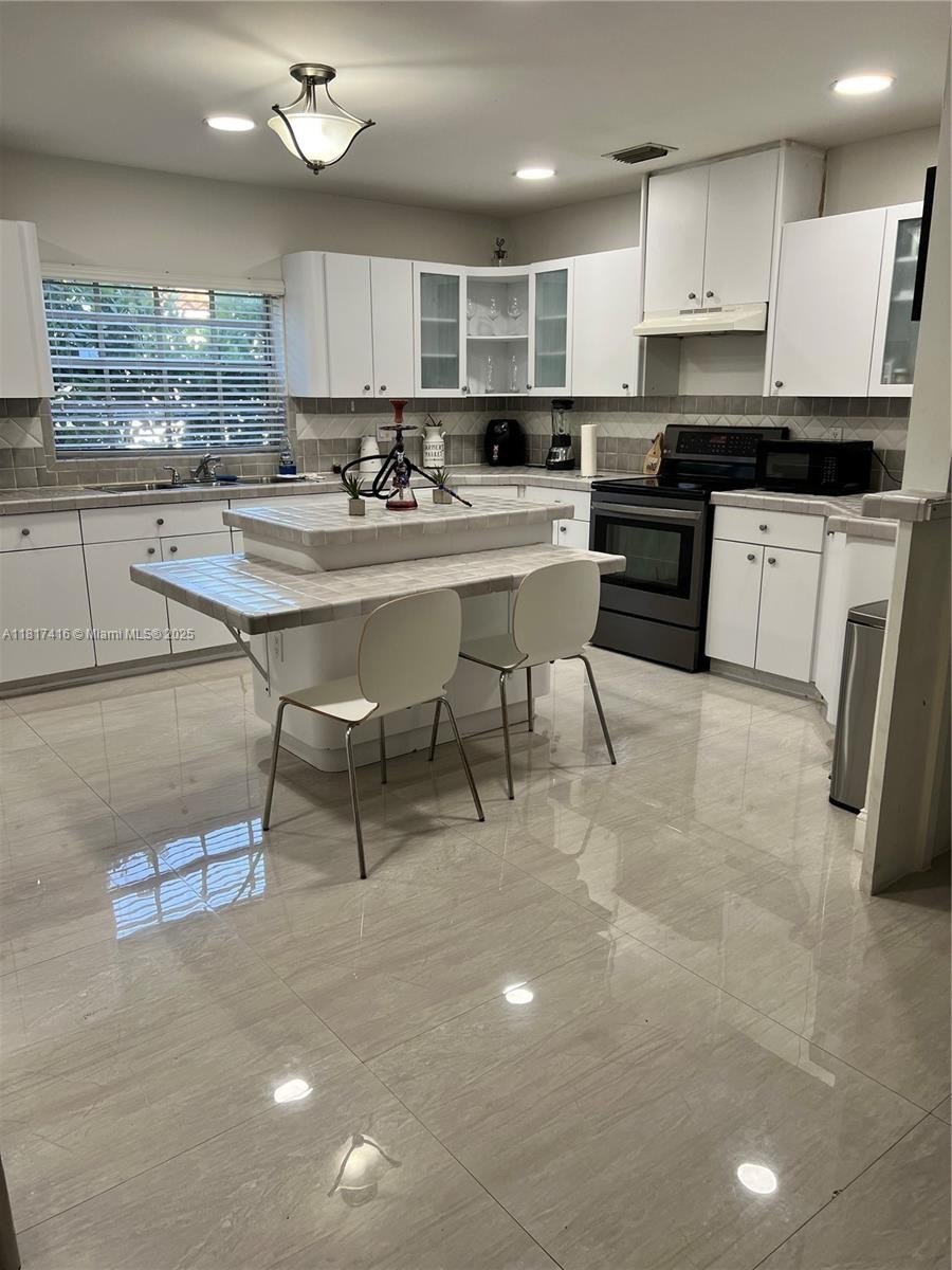 Miami, Florida, 33155, United States, 6 Bedrooms Bedrooms, ,4 BathroomsBathrooms,Residential,For Sale,1979278