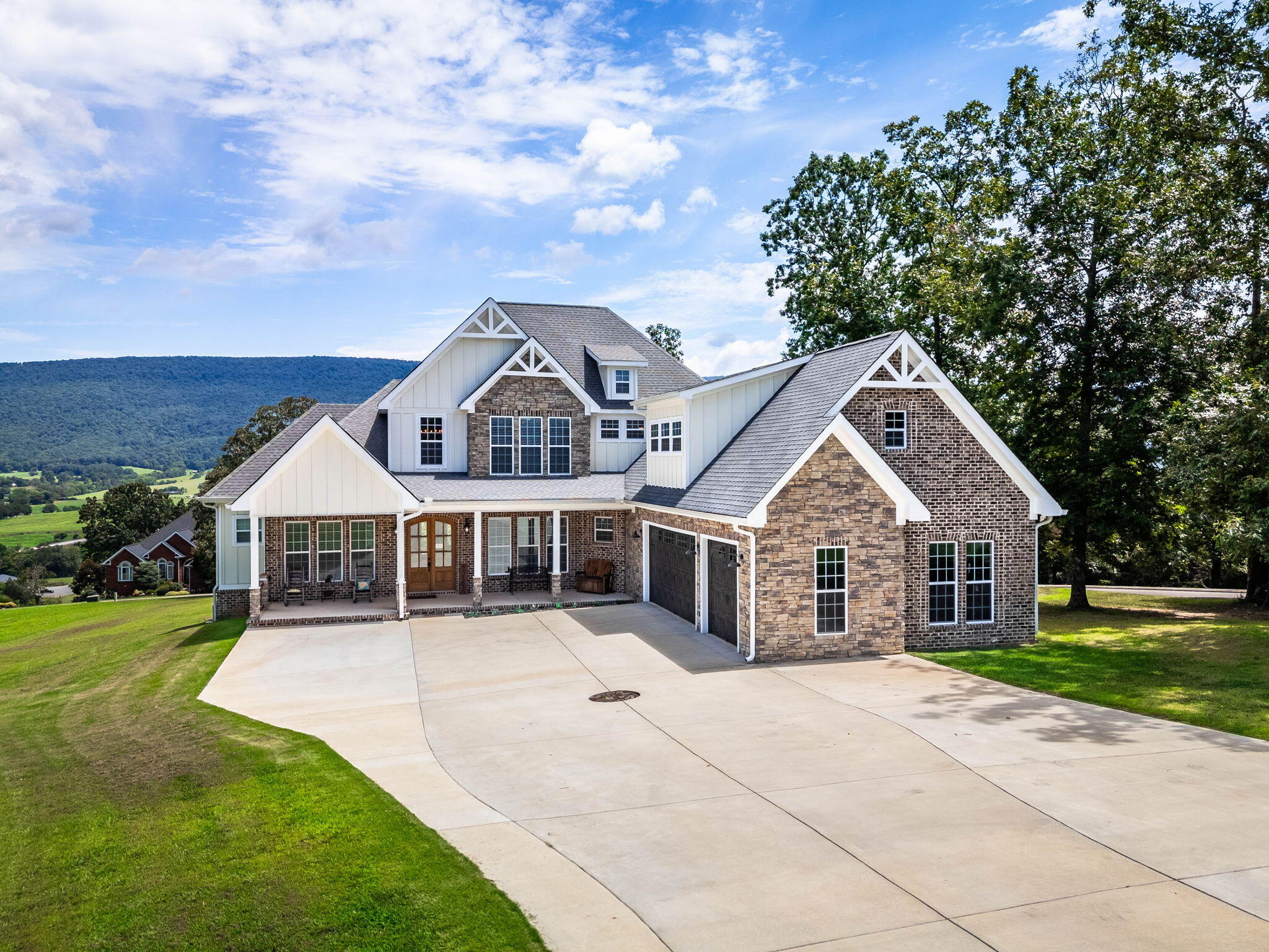 Dunlap, Tennessee, 37327, United States, 4 Bedrooms Bedrooms, ,4 BathroomsBathrooms,Residential,For Sale,1914662