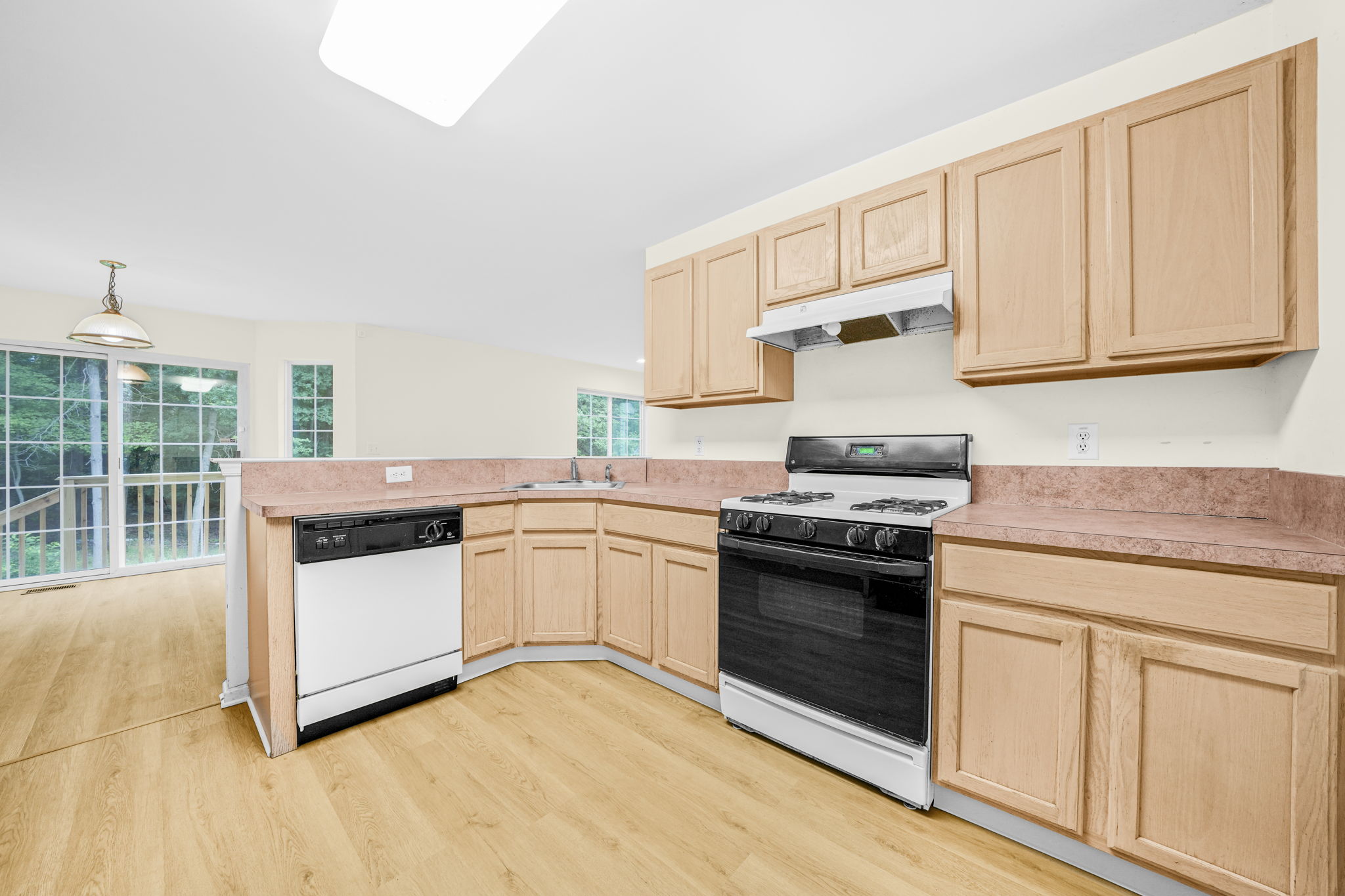 Mount Olive Township, New Jersey, 07828, United States, 4 Bedrooms Bedrooms, ,3 BathroomsBathrooms,Residential,For Sale,1976340