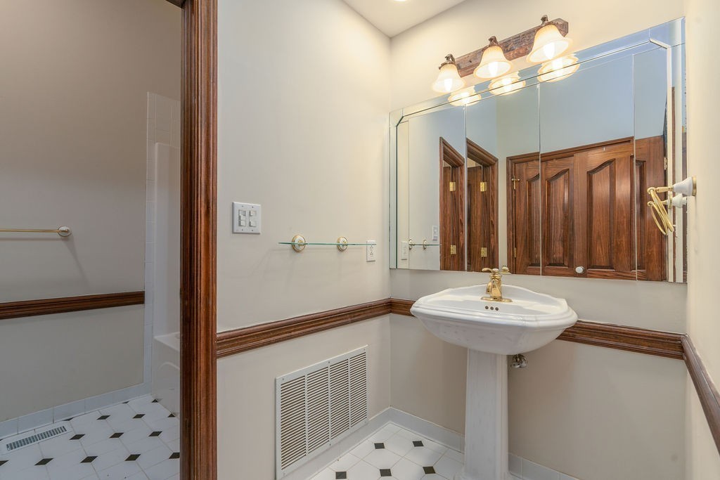 Clarksville, Tennessee, 37043, United States, 7 Bedrooms Bedrooms, ,7 BathroomsBathrooms,Residential,For Sale,1999210