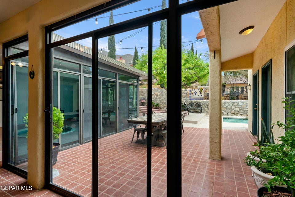 El Paso, Texas, 79912, United States, 4 Bedrooms Bedrooms, ,2 BathroomsBathrooms,Residential,For Sale,1921658